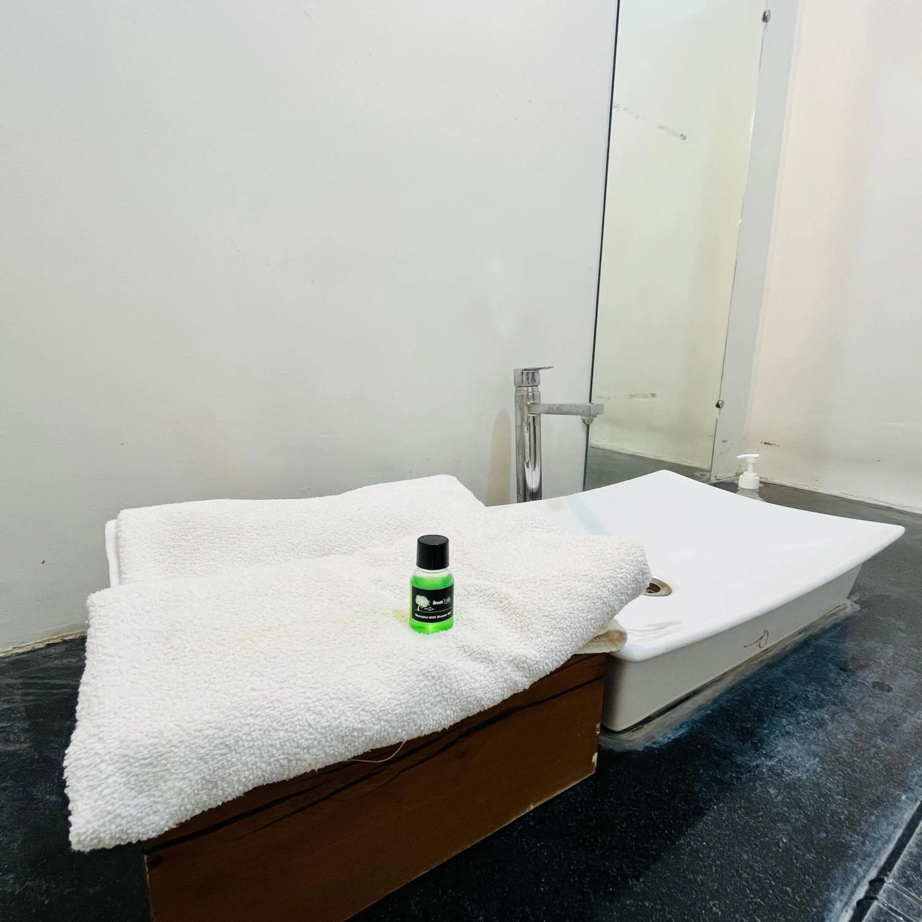 Bathroom, Bed in Brook Ville