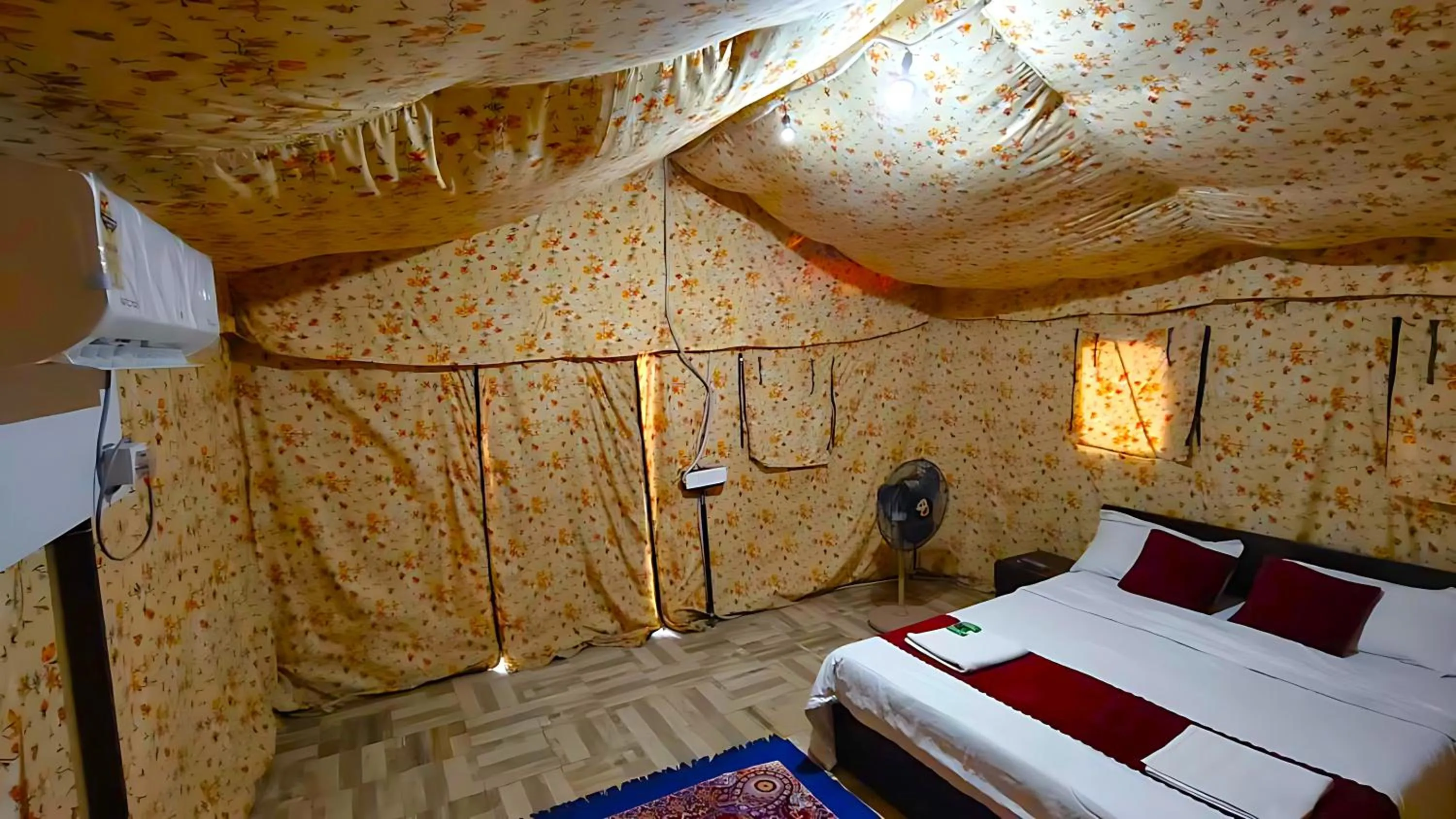 Bedroom, Bed in Brook Ville