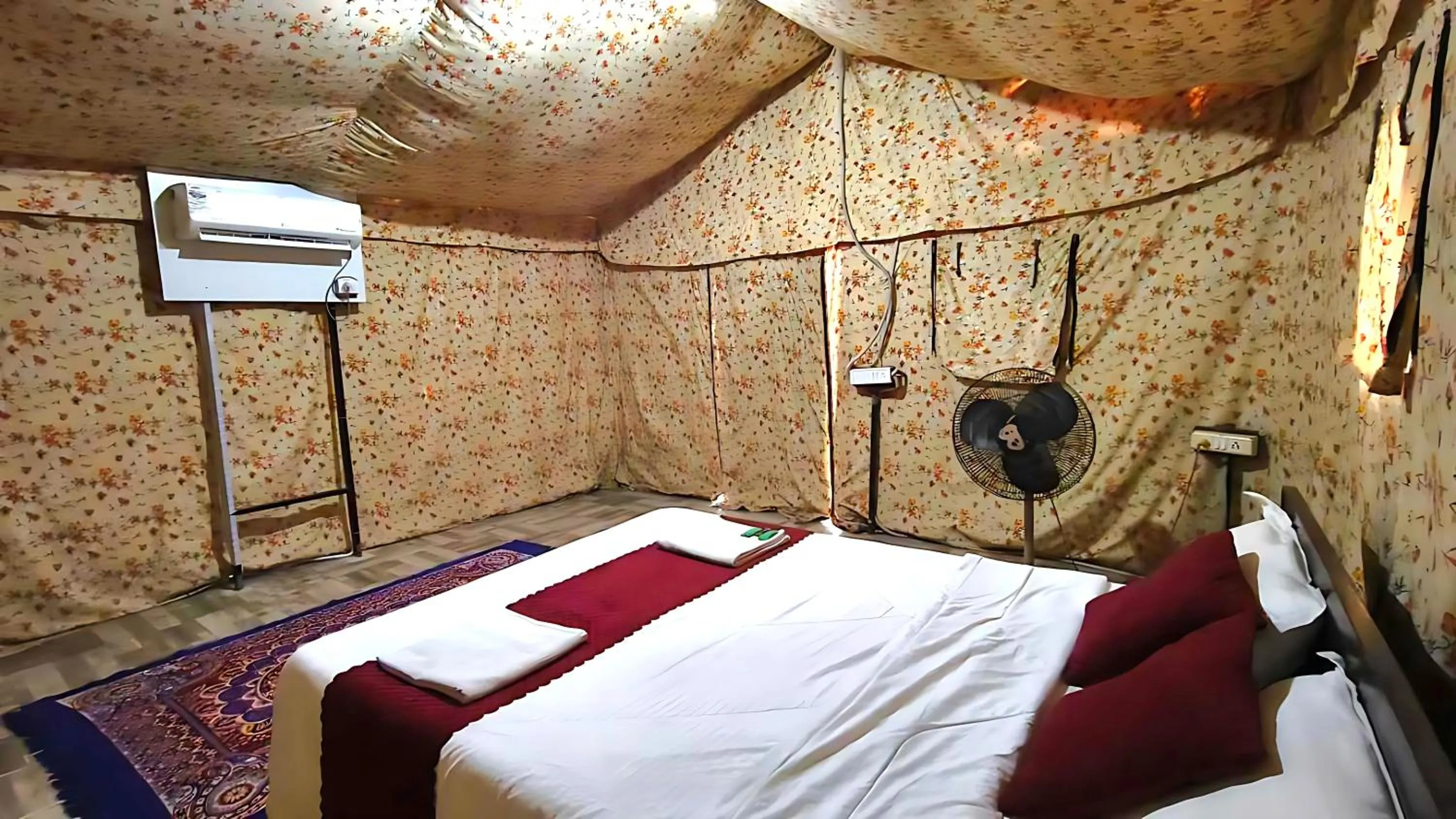 Bedroom, Bed in Brook Ville