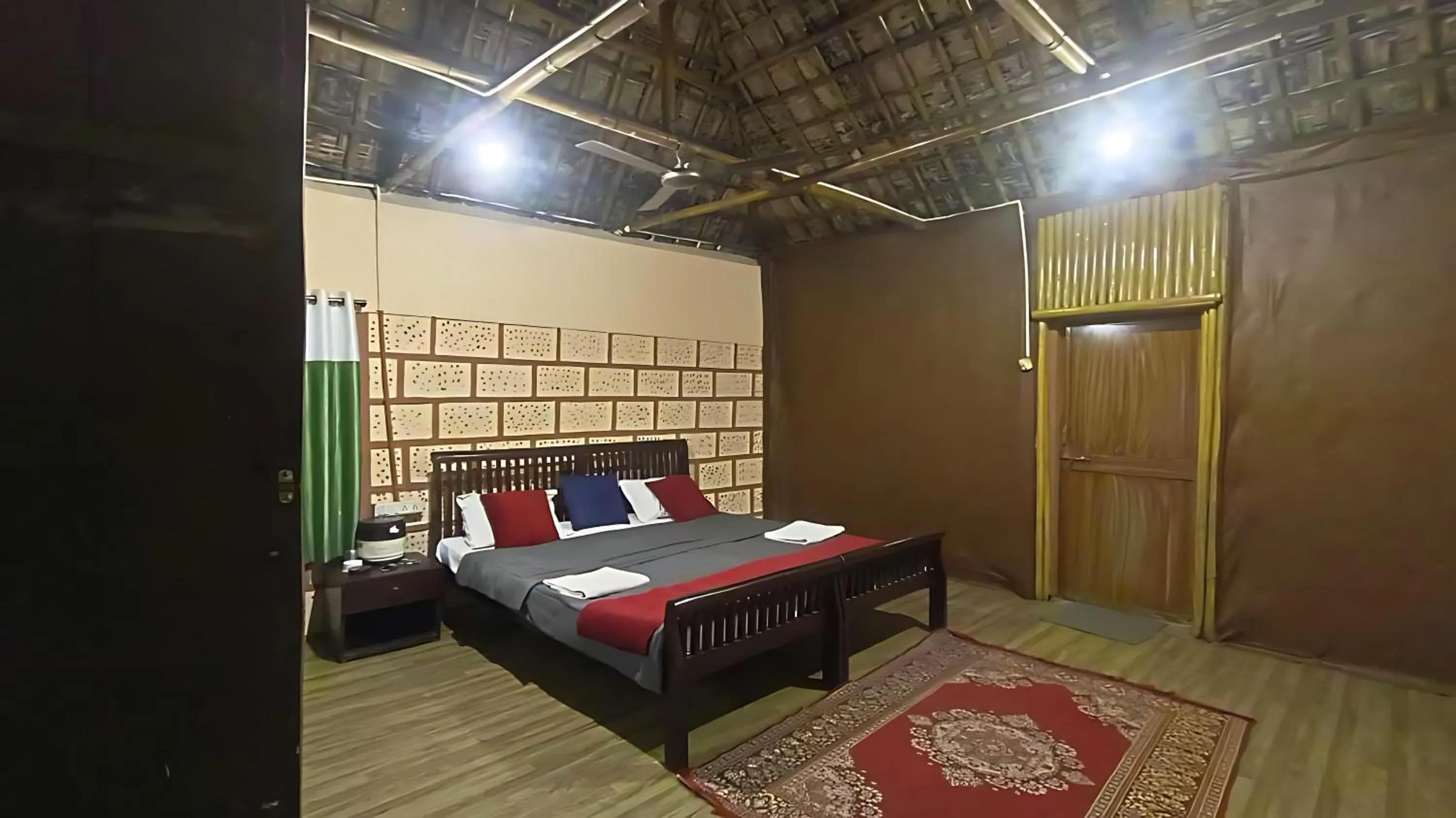 Photo of the whole room, Bed in Brook Ville