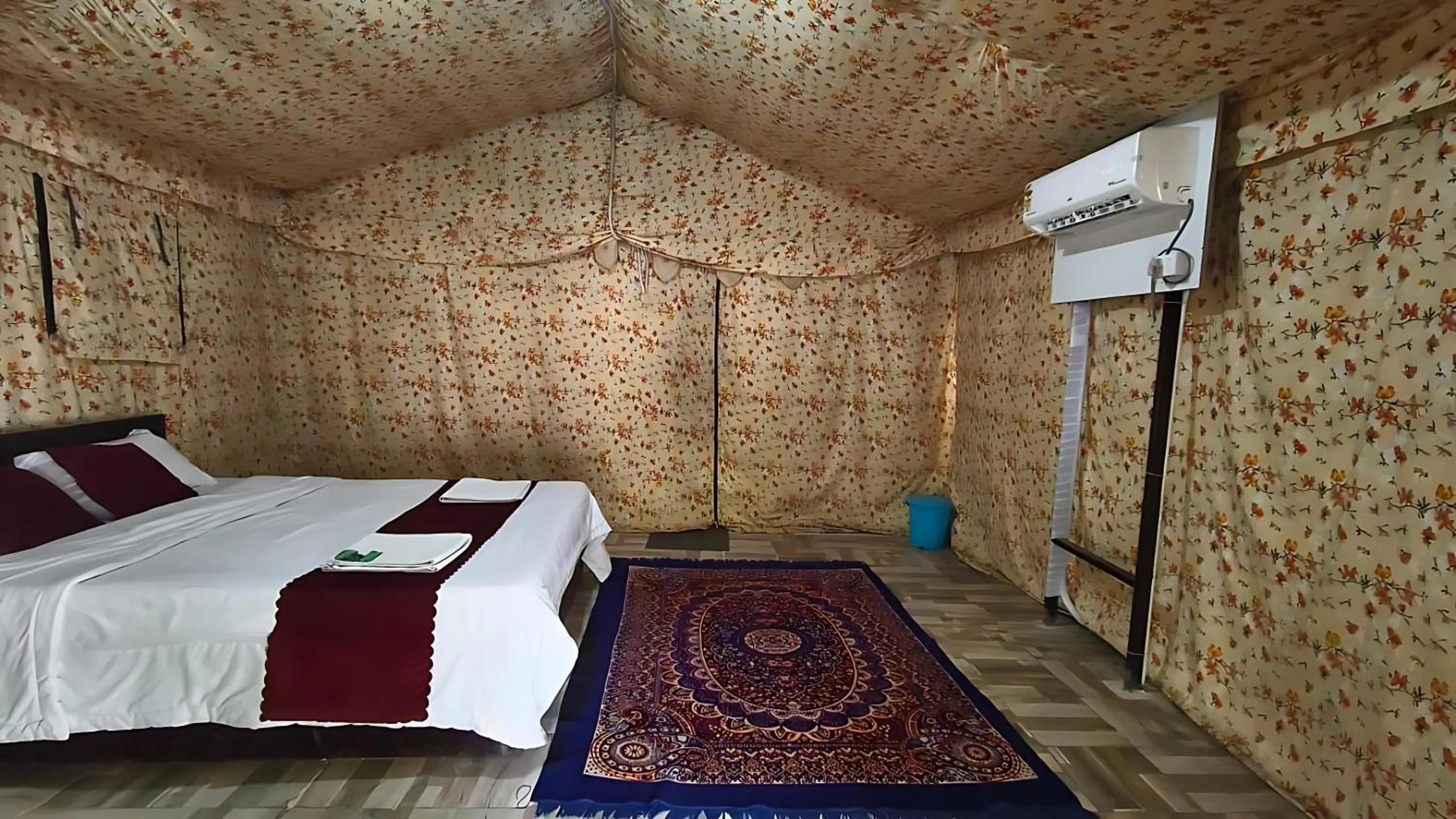 Bedroom, Bed in Brook Ville