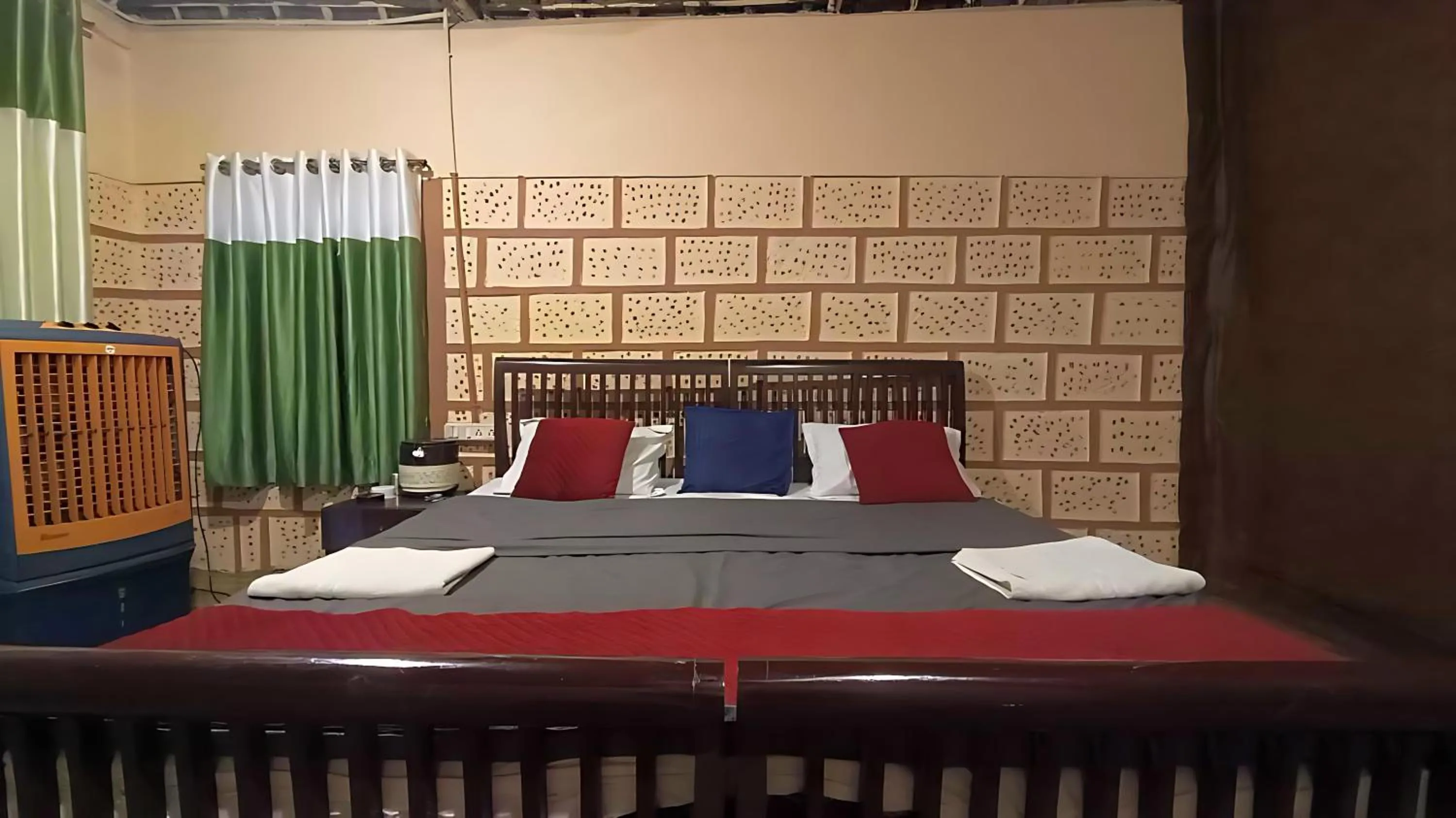 Bedroom, Bed in Brook Ville