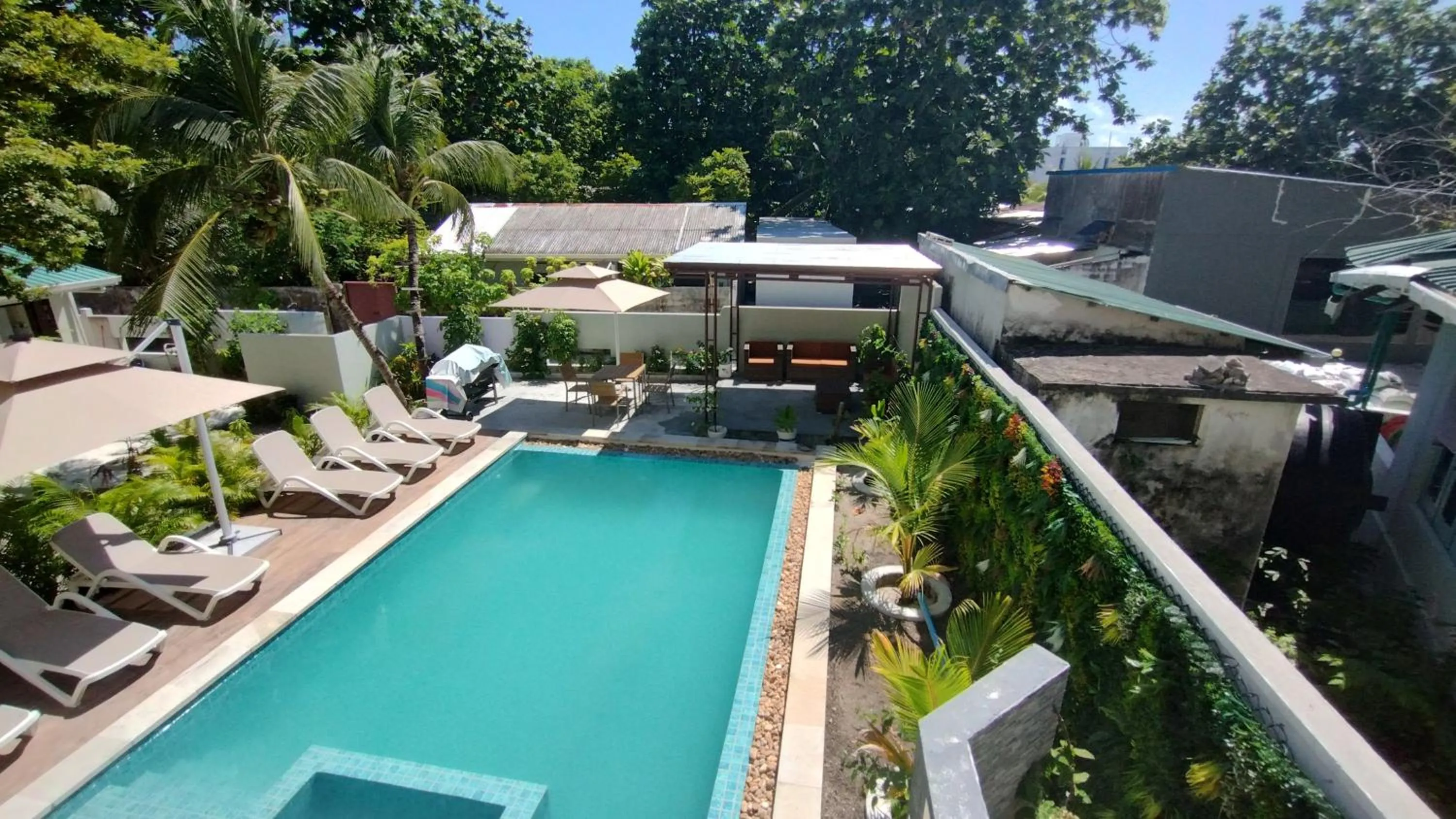 Swimming pool in Madi Grand Maldives