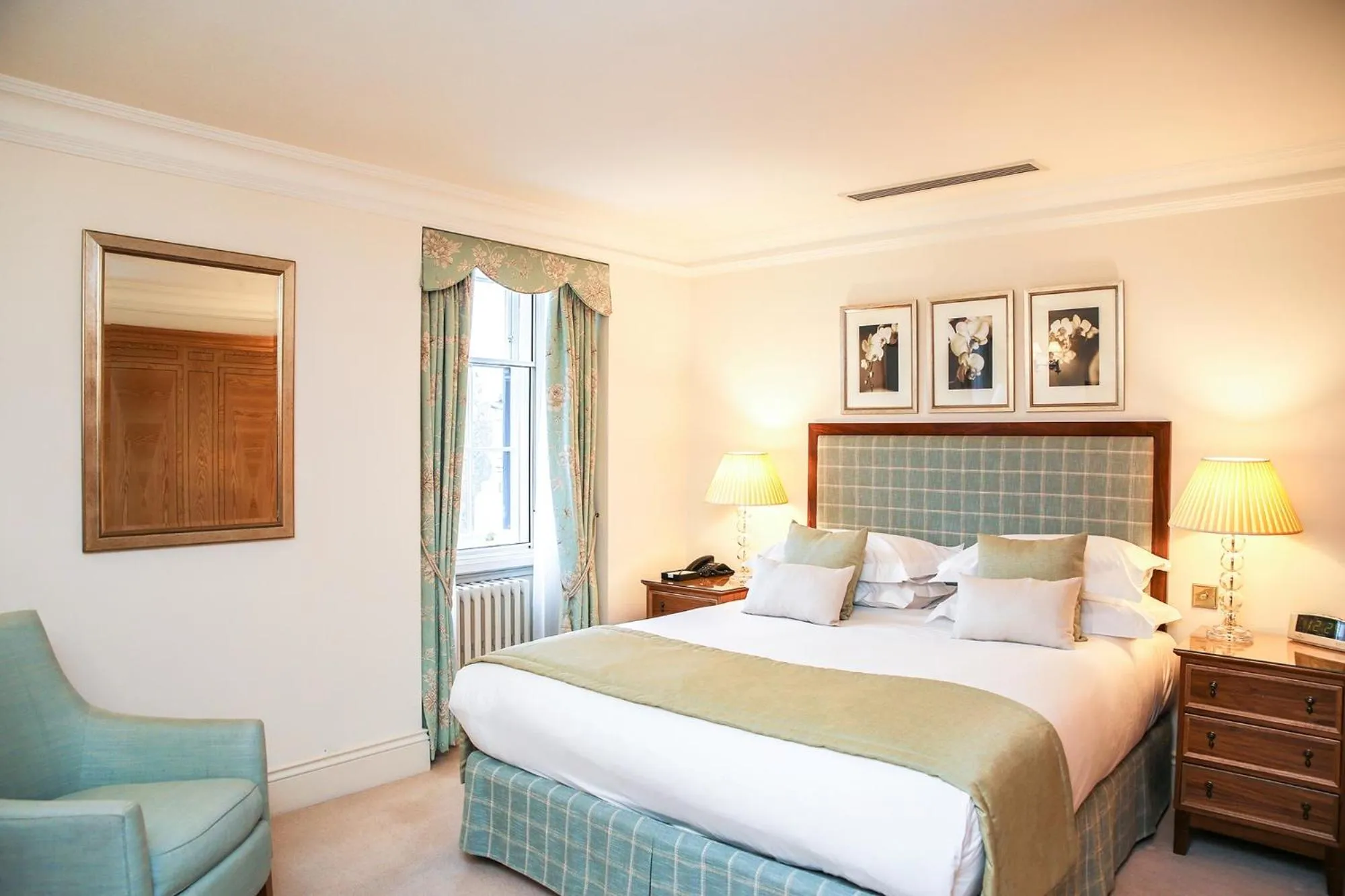 Bedroom, Bed in Cheval Hyde Park Gate