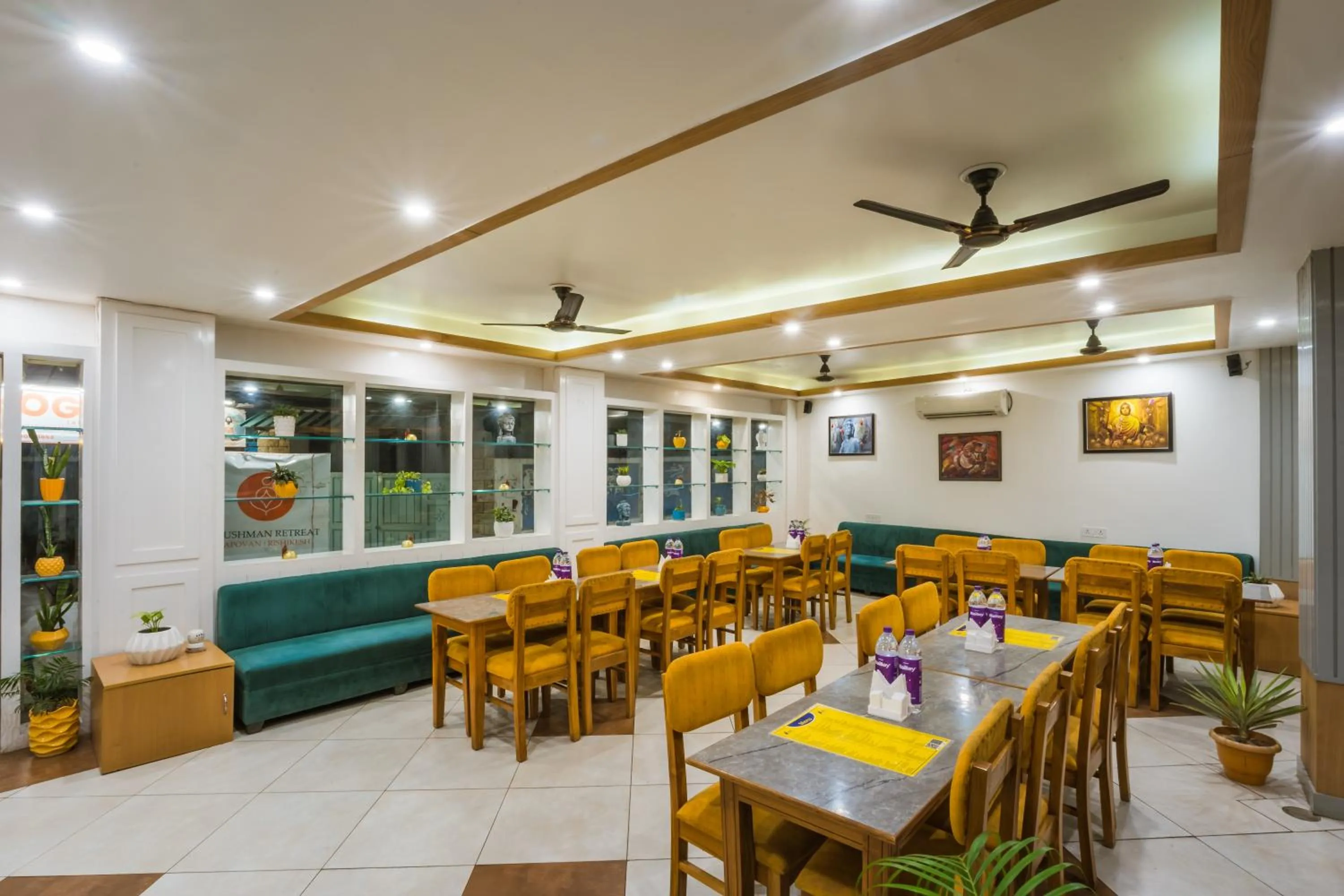 Restaurant/places to eat in Tripli Hotels Ayushman Retreat