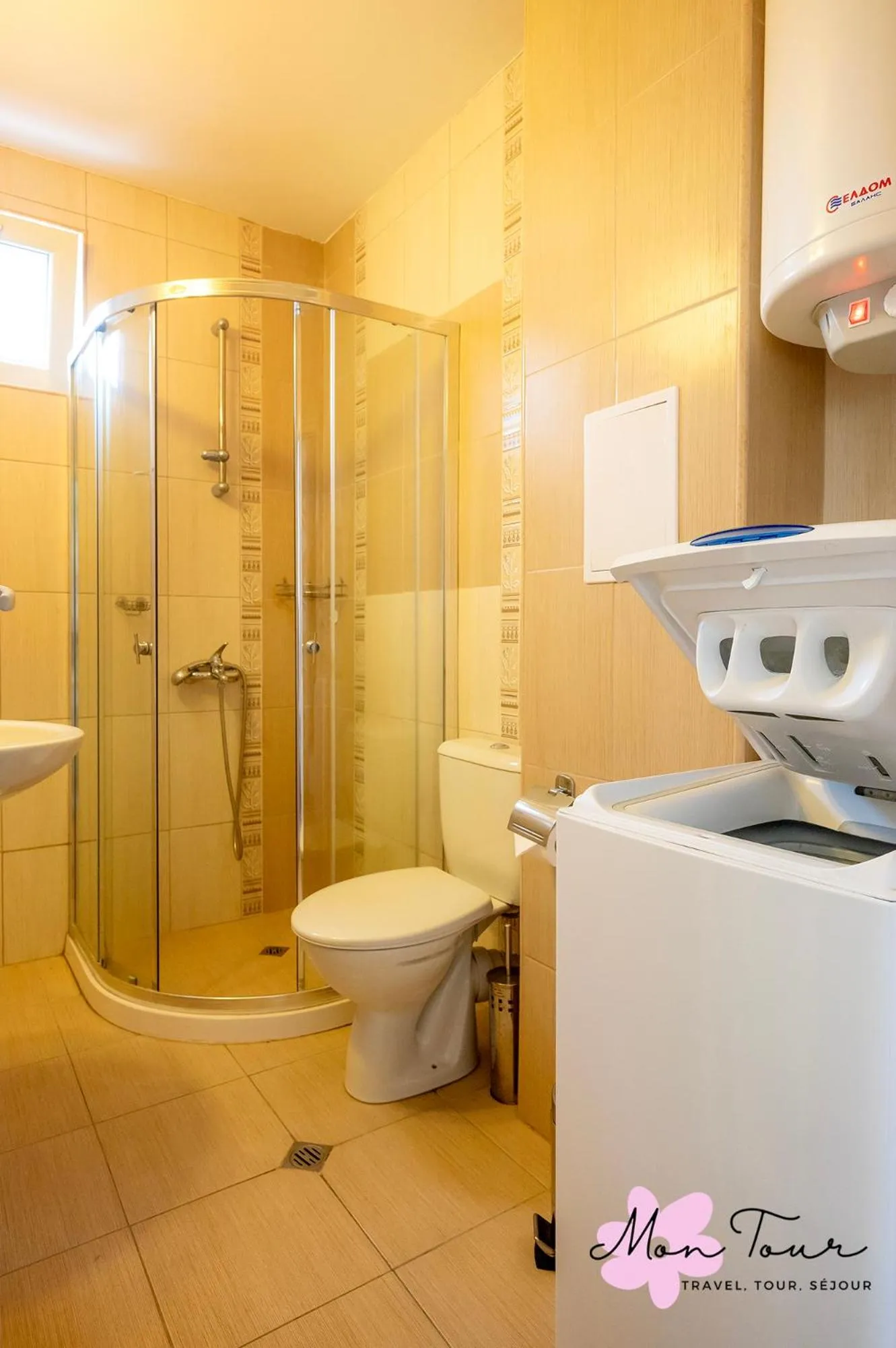 Shower in Mon Tour apartments