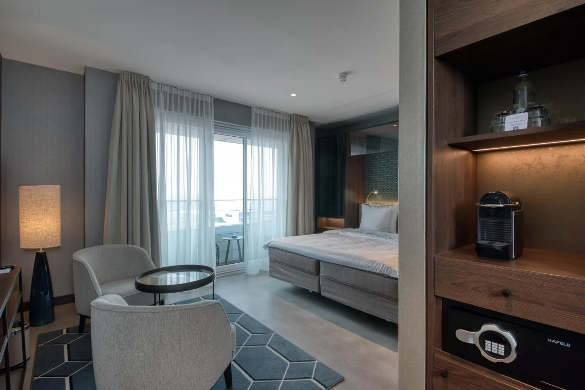 Seating area, Bed in Hotel de Schelde