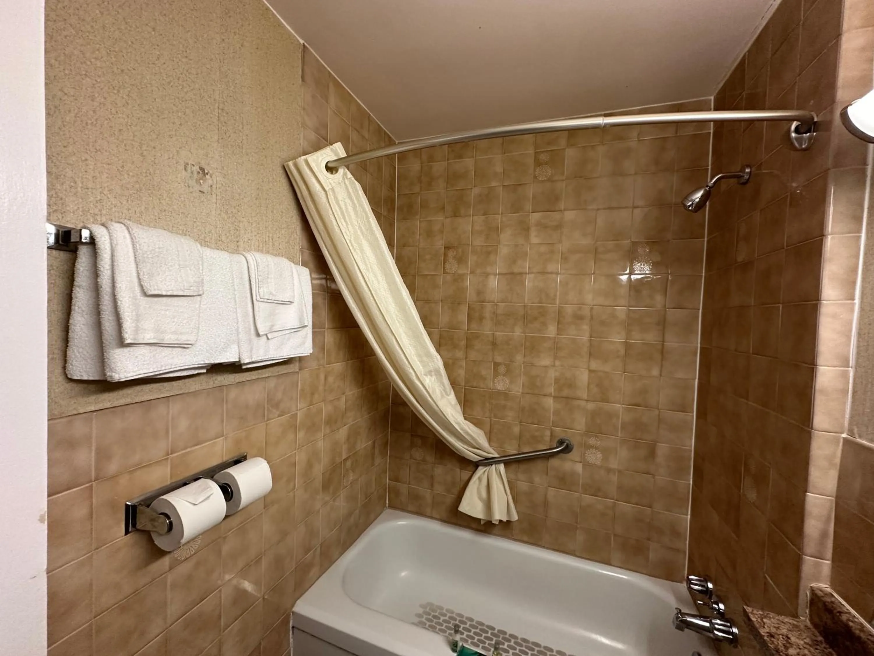 Shower in HOTEL CLASSIC COMFORT