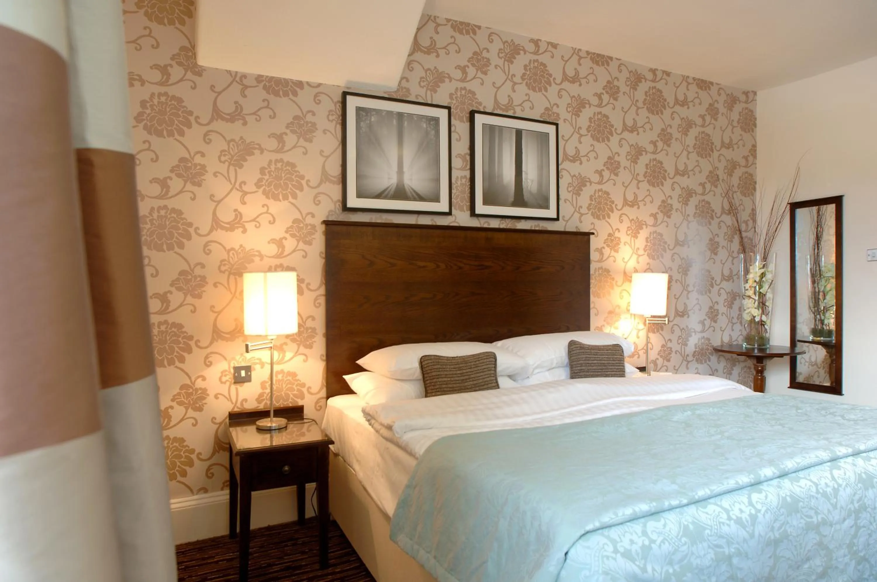 Bed in White Swan Hotel