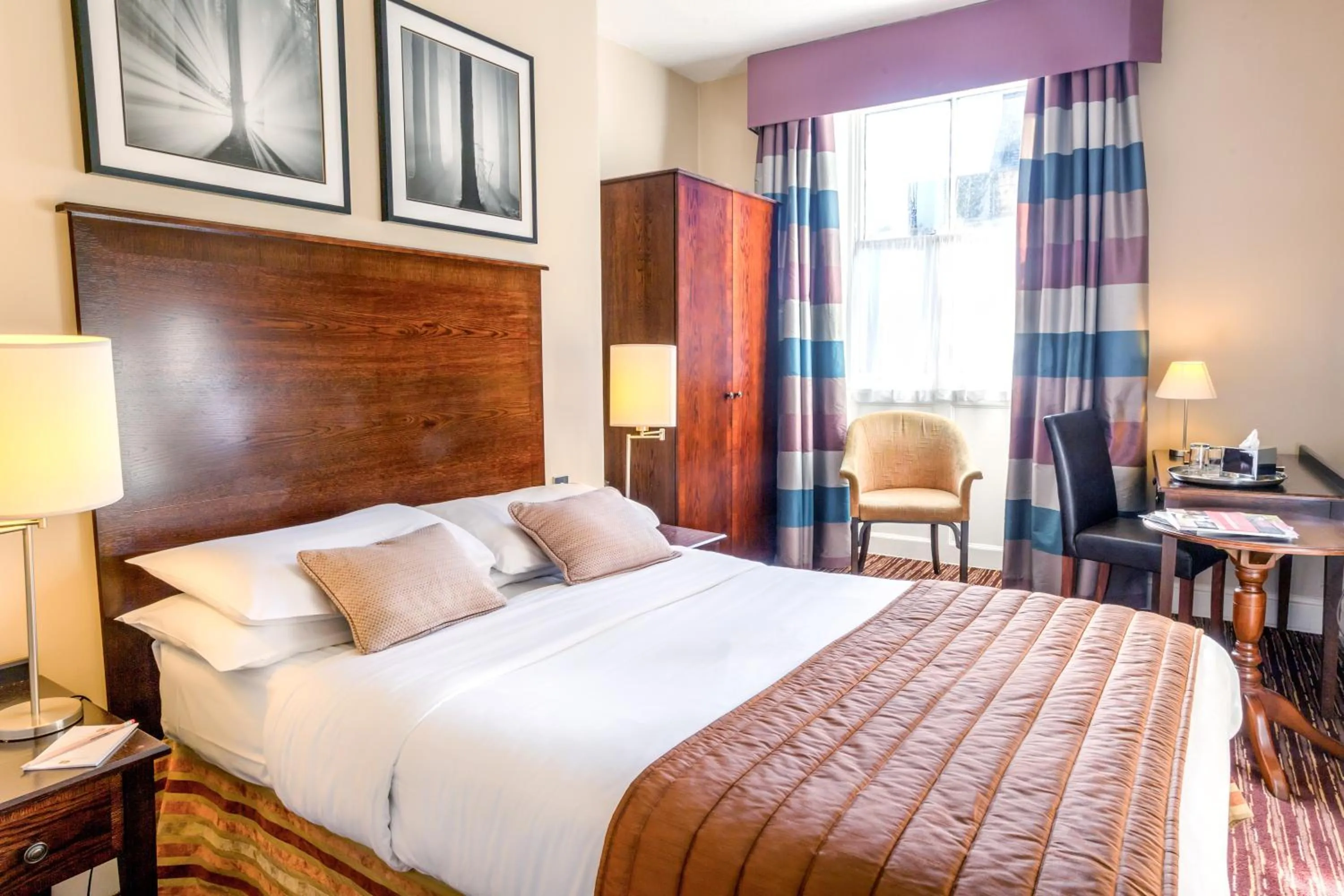 Bed in White Swan Hotel