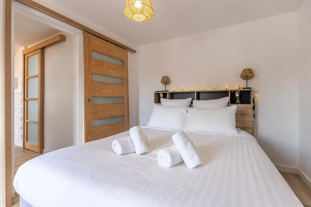 Bedroom, Bed in L'Appart des Platanes