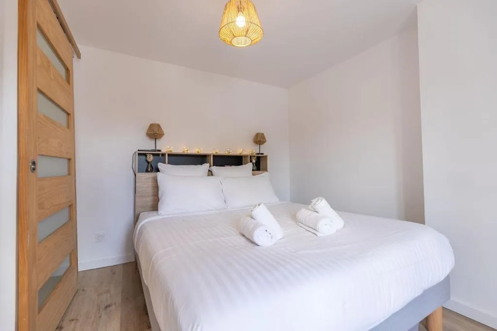 Bedroom, Bed in L'Appart des Platanes