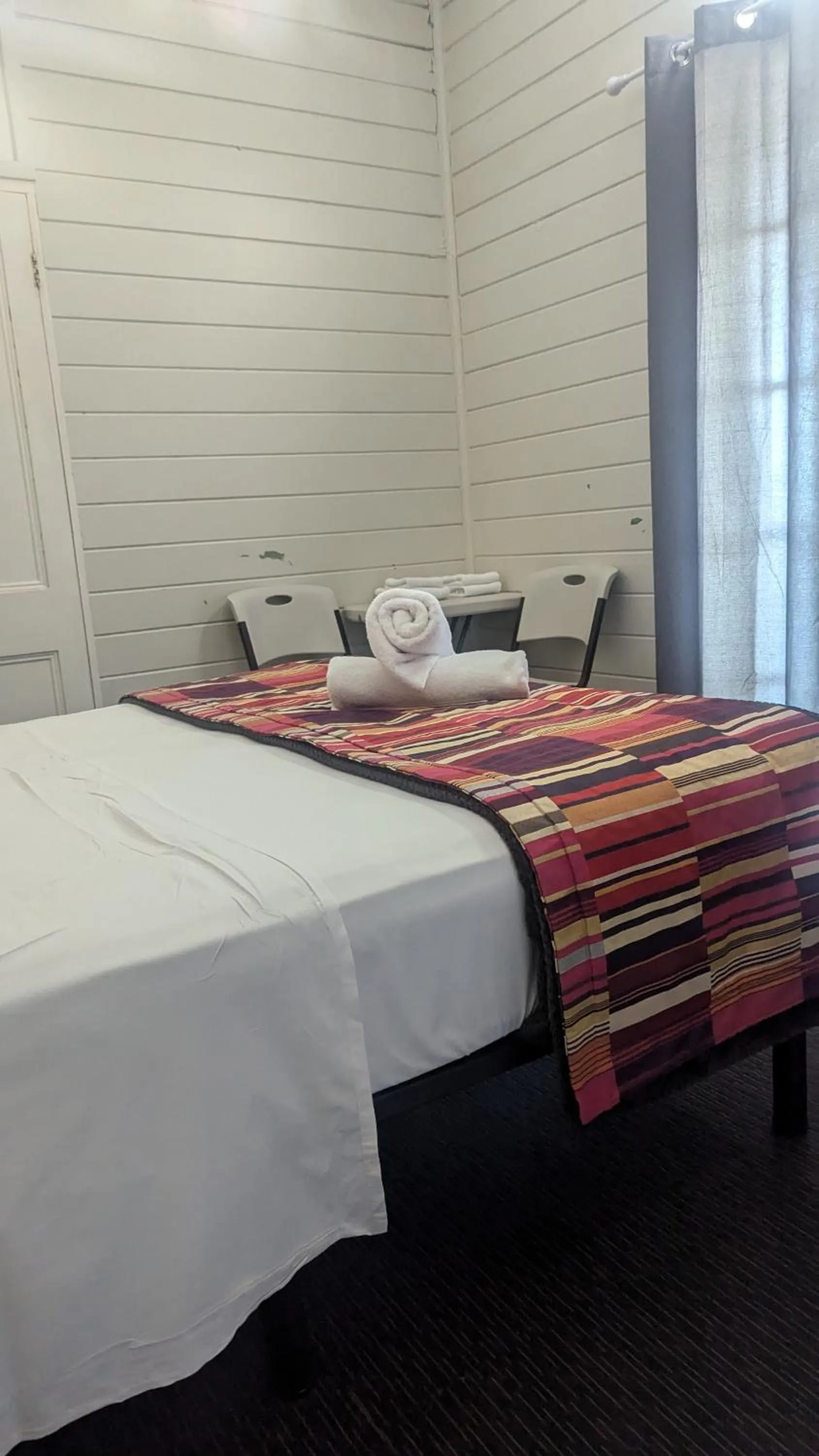 Bed in GRAND CENTRAL HOTEL PROSERPINE