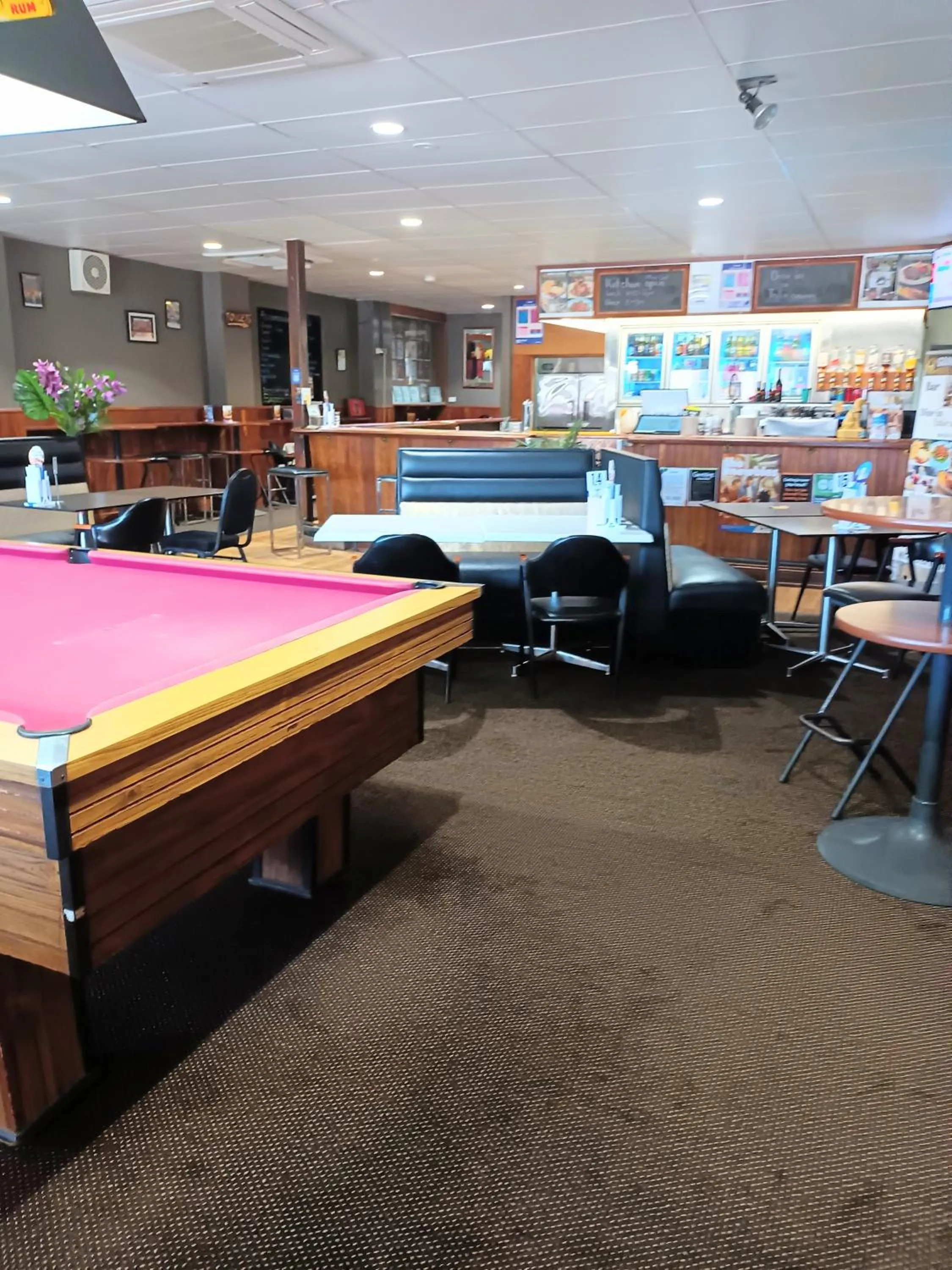 Lounge or bar in GRAND CENTRAL HOTEL PROSERPINE