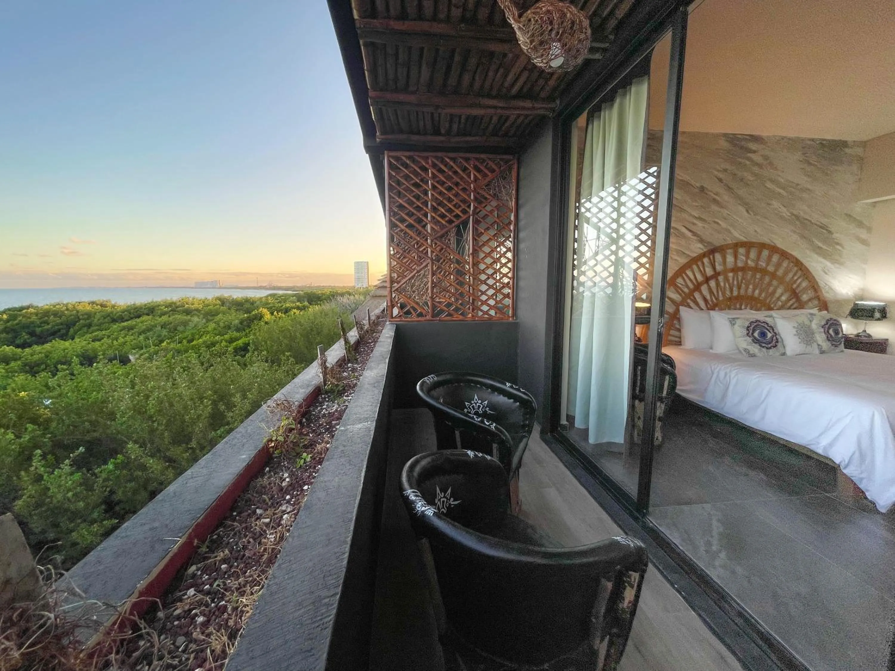 Balcony/Terrace, Bed in Akuazul Resorts Adults Only