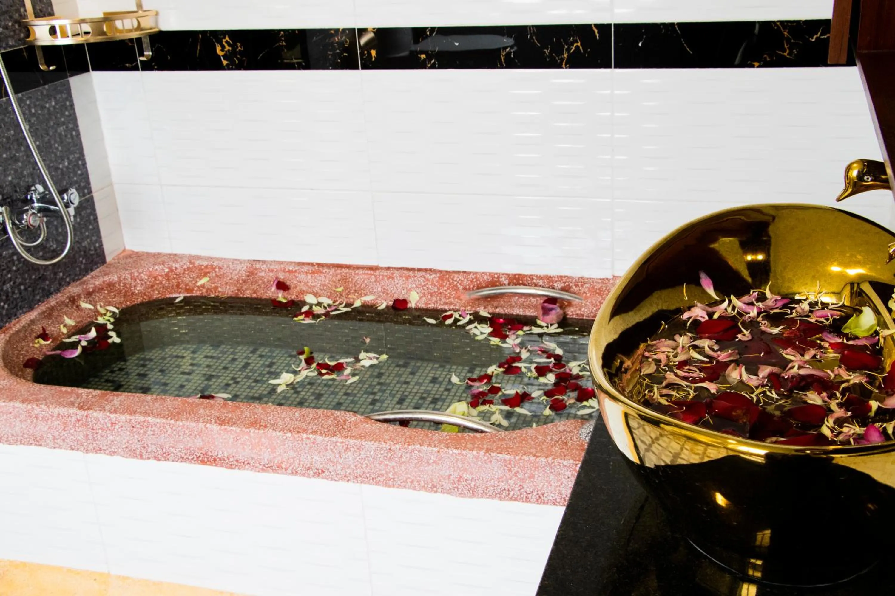 Bathroom in Puok Hotel