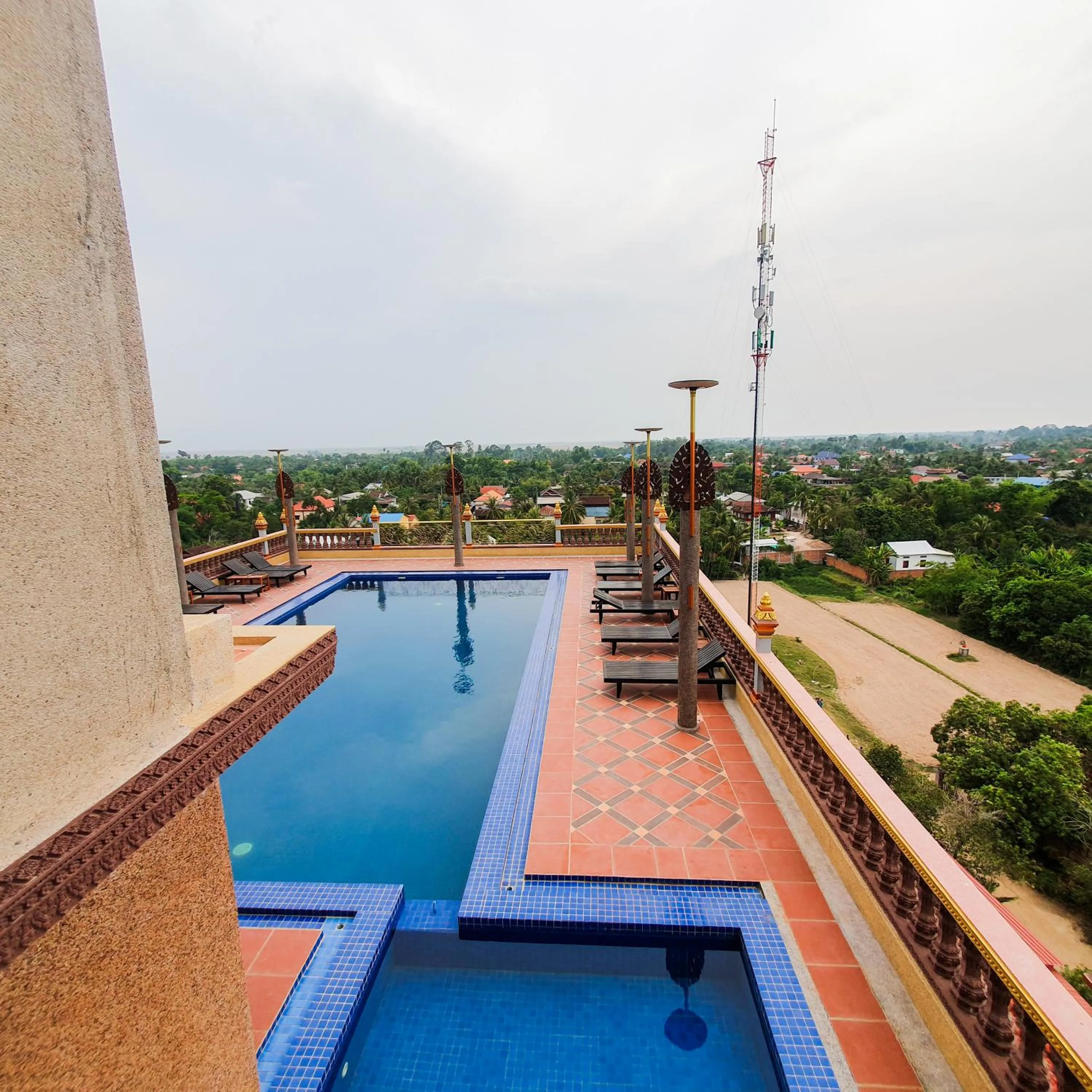 Swimming pool in Puok Hotel