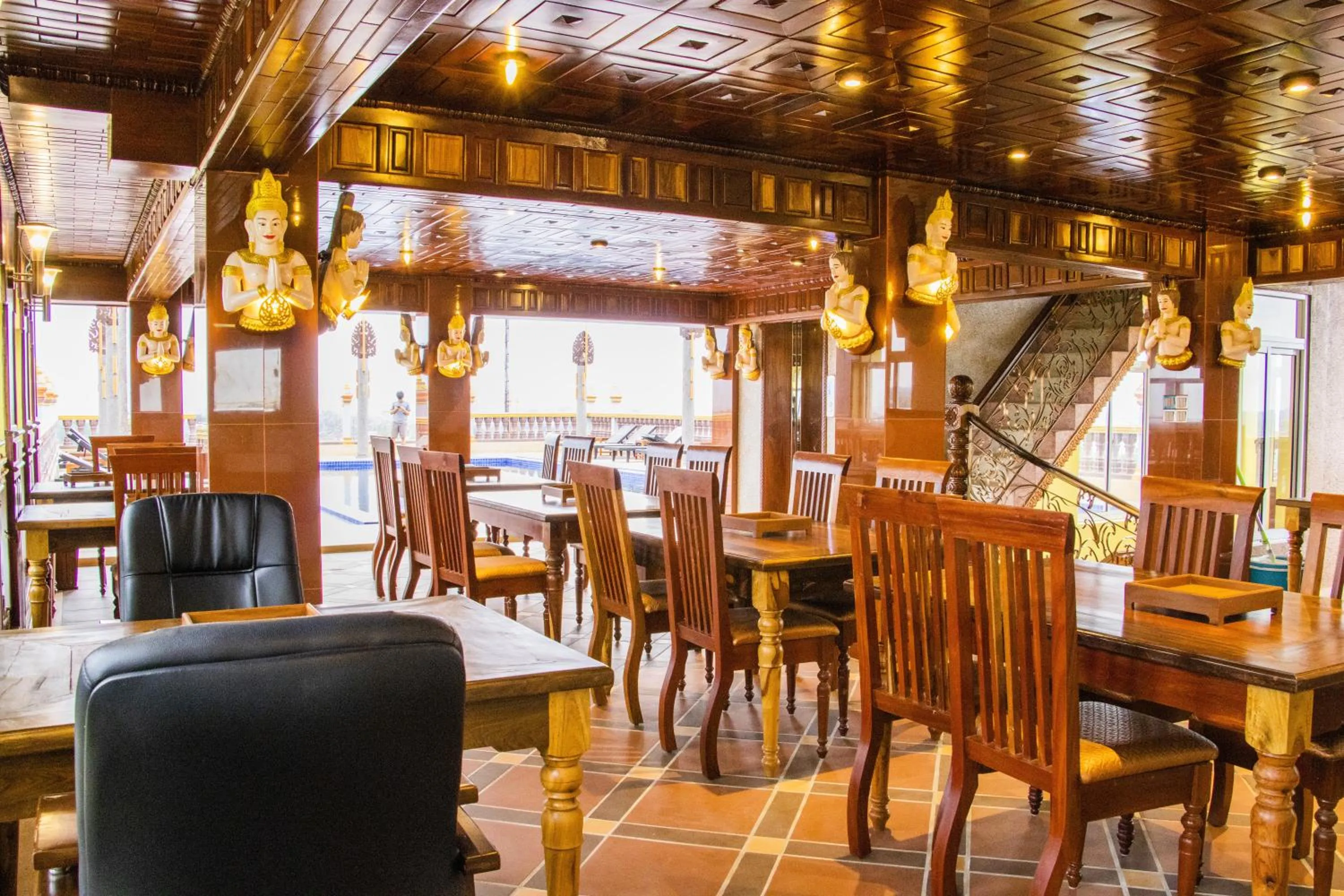 Restaurant/places to eat in Puok Hotel