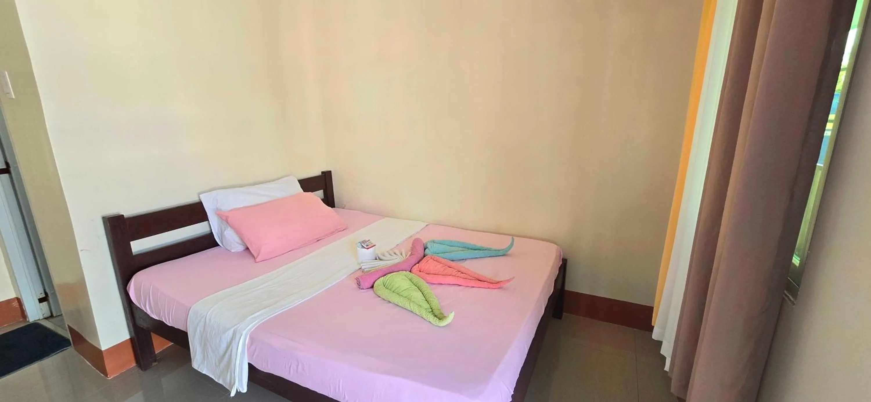 Bedroom, Bed in OYO 1121 JUNLYN APARTELLE