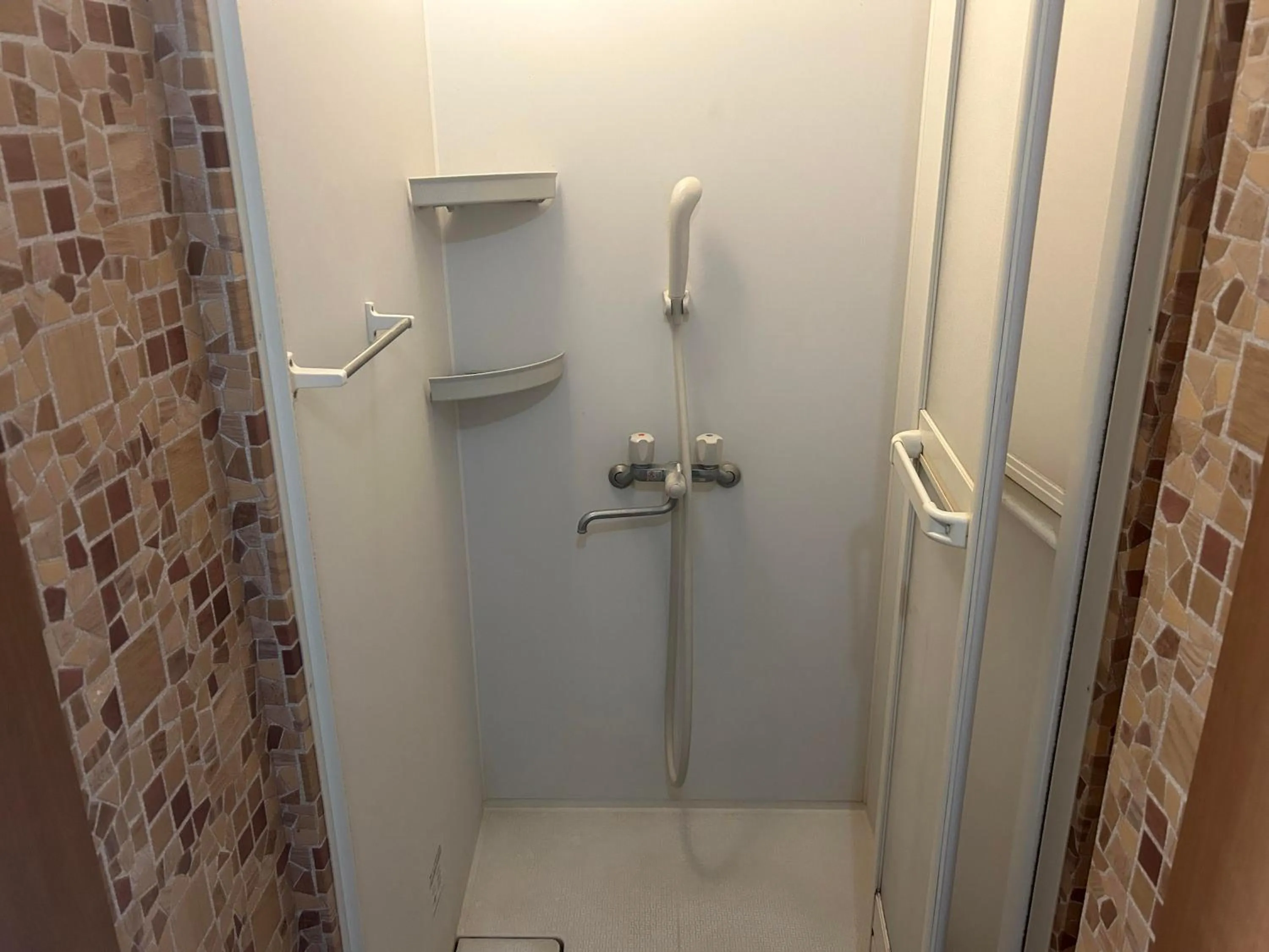 Shower in Hostel JAQ takamatsu