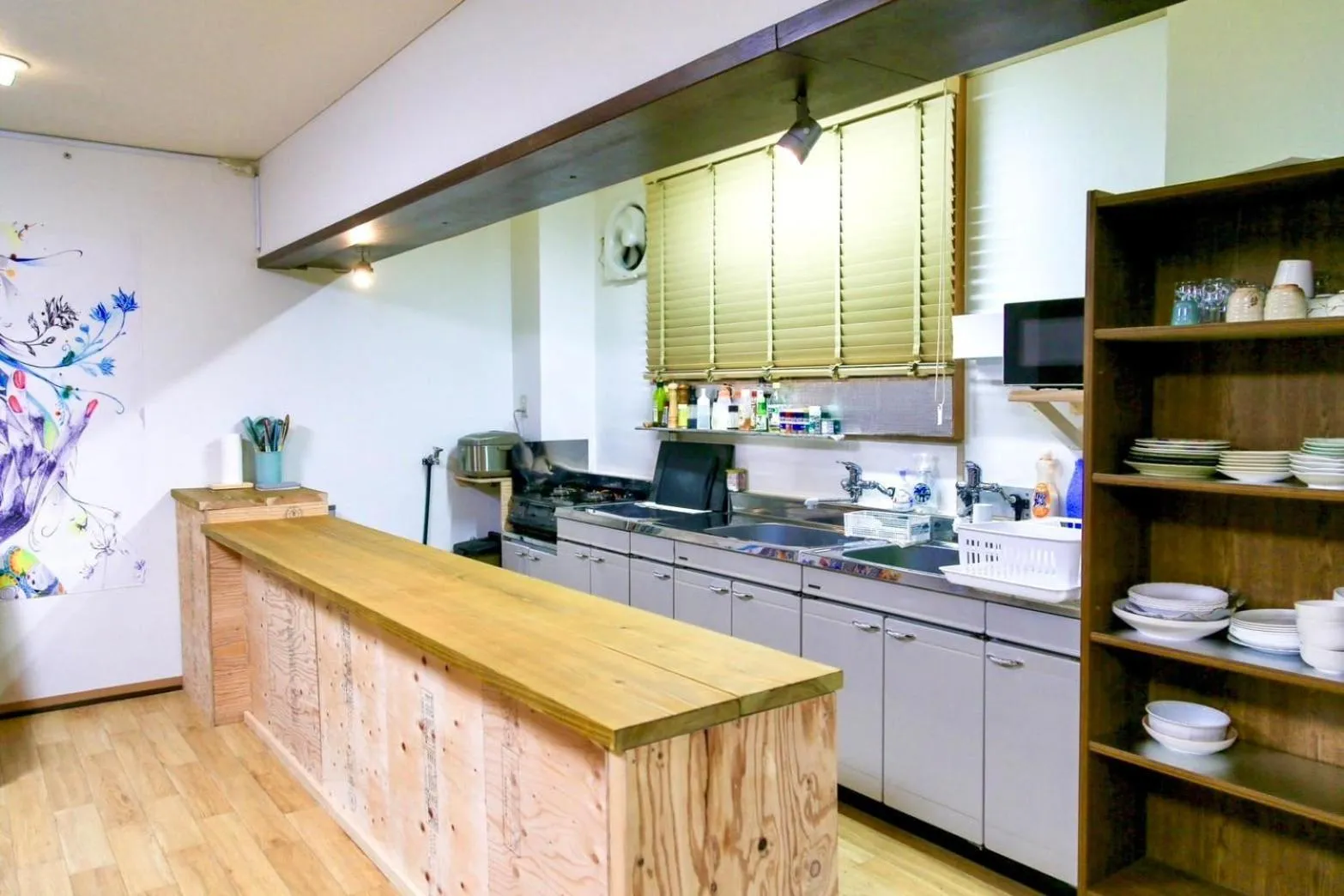 Kitchen or kitchenette in Hostel JAQ takamatsu