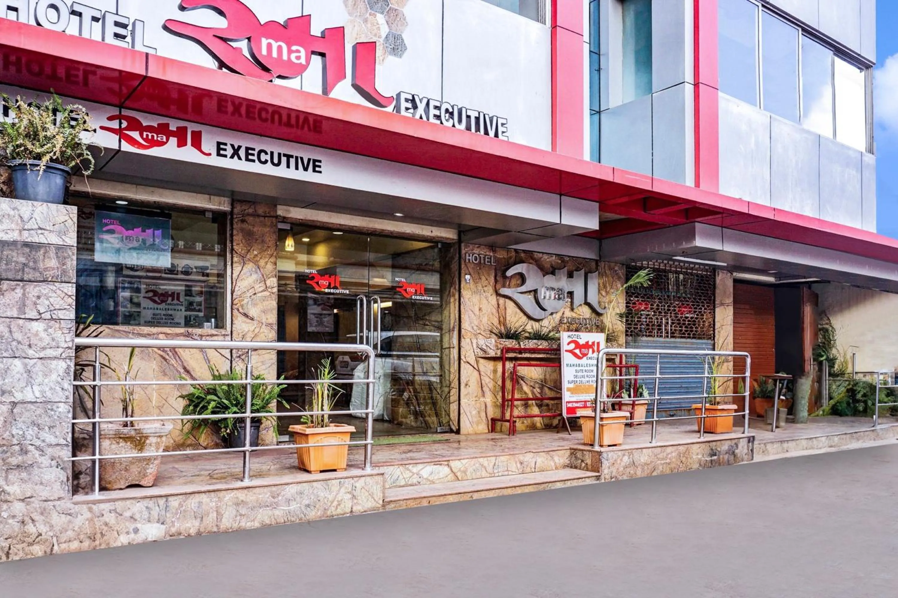 Facade/entrance in Collection O Rama Executive