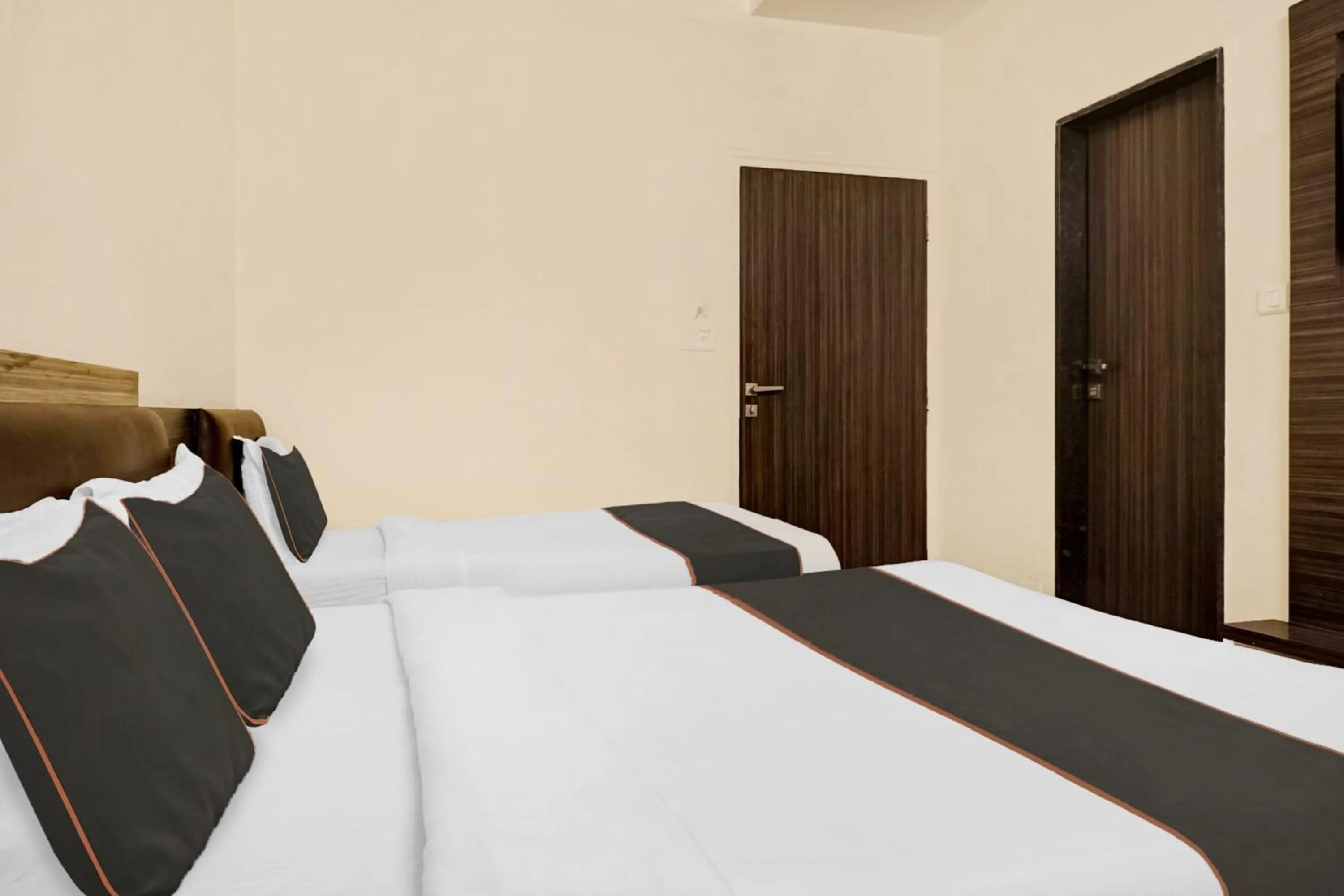 Bedroom, Bed in Collection O Rama Executive