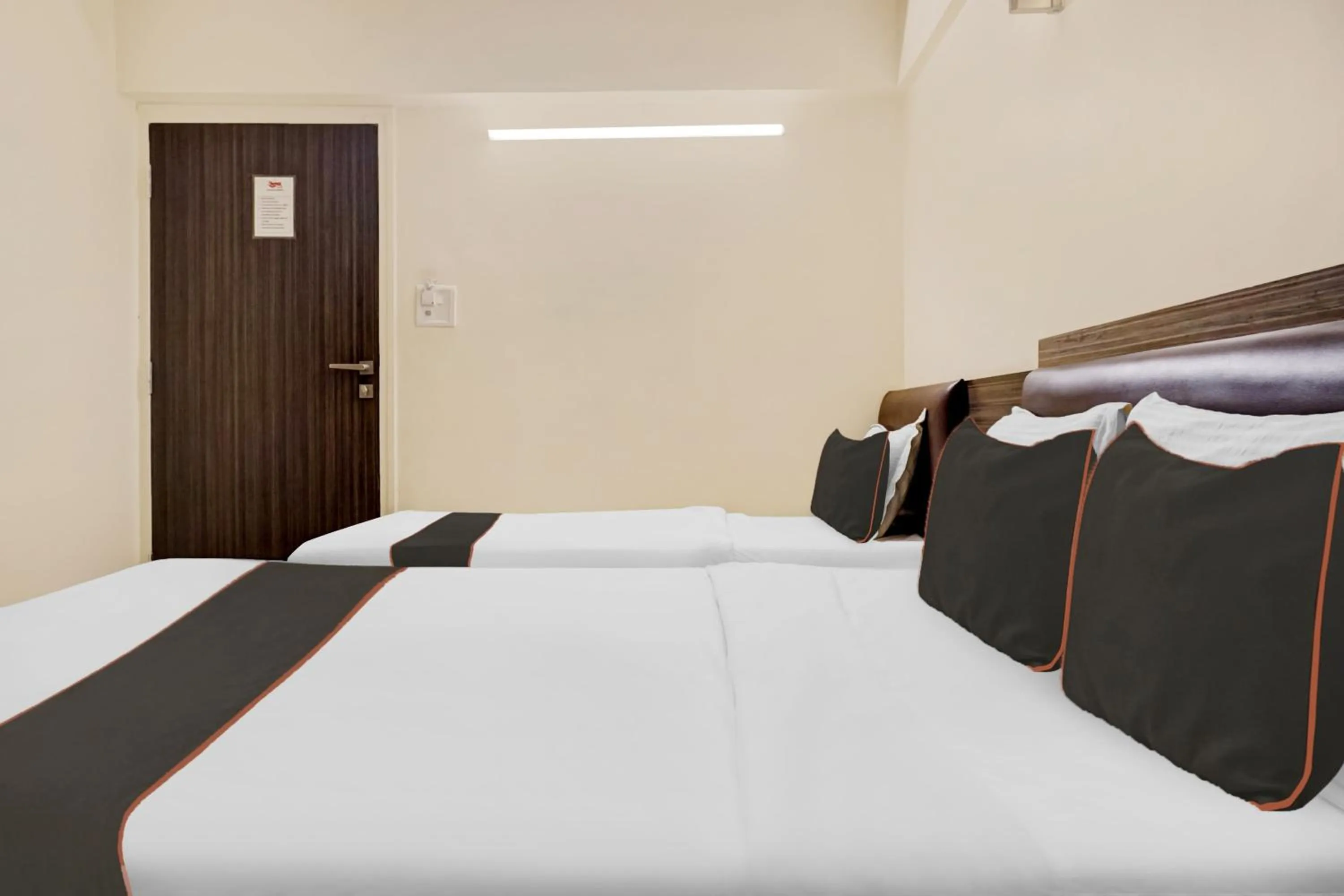 Bedroom, Bed in Collection O Rama Executive