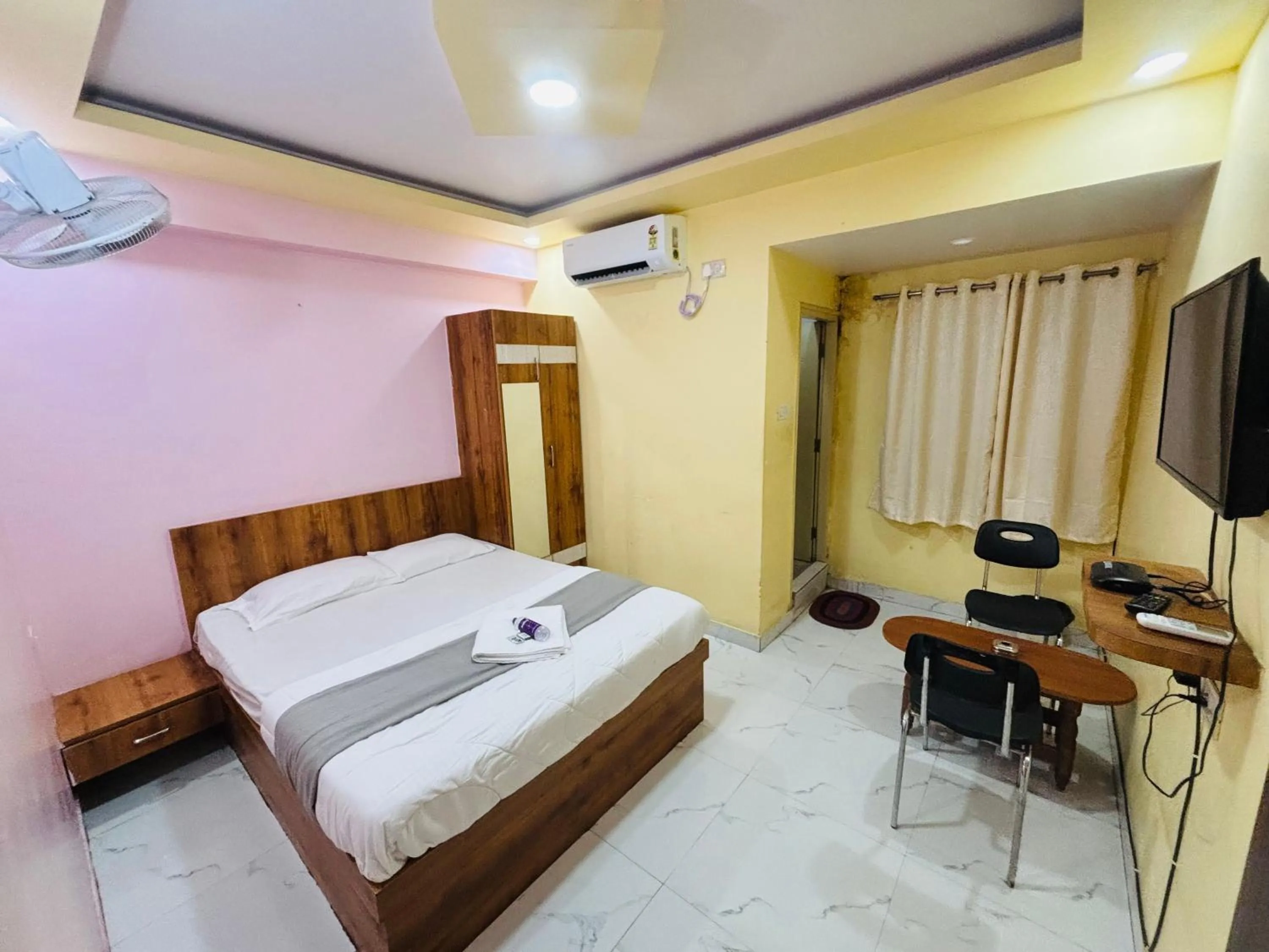 Bed in Mandara Comforts Hotel