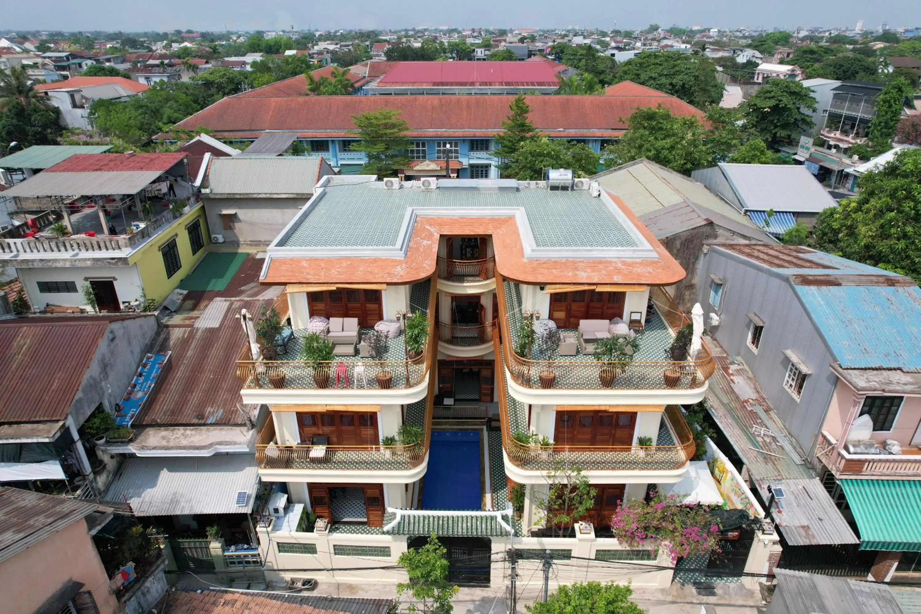 Property building in 75 Garden INN