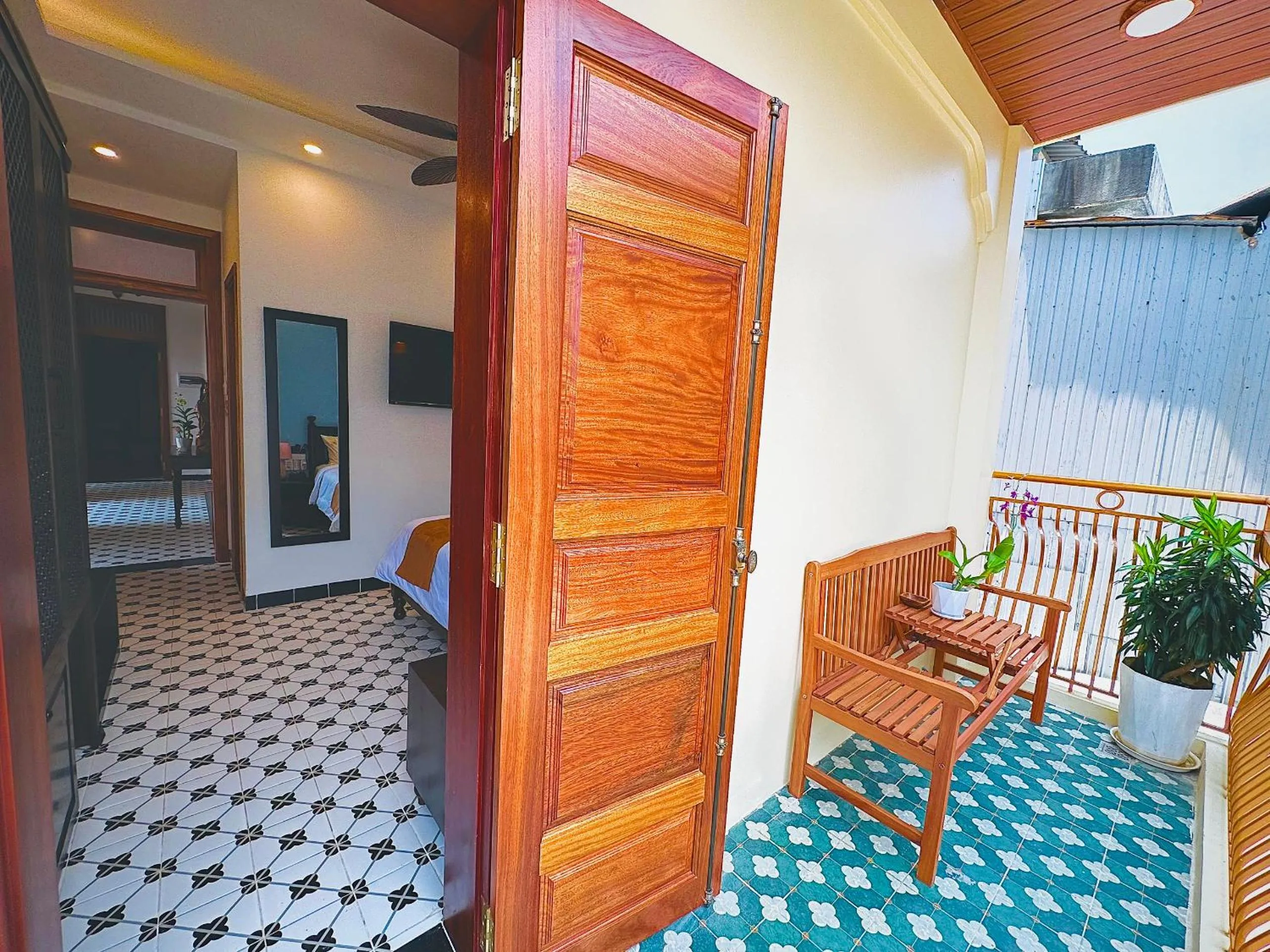 Balcony/Terrace in 75 Garden INN