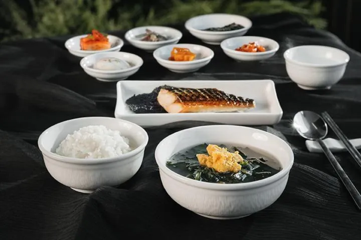 Breakfast in Yakmaeul