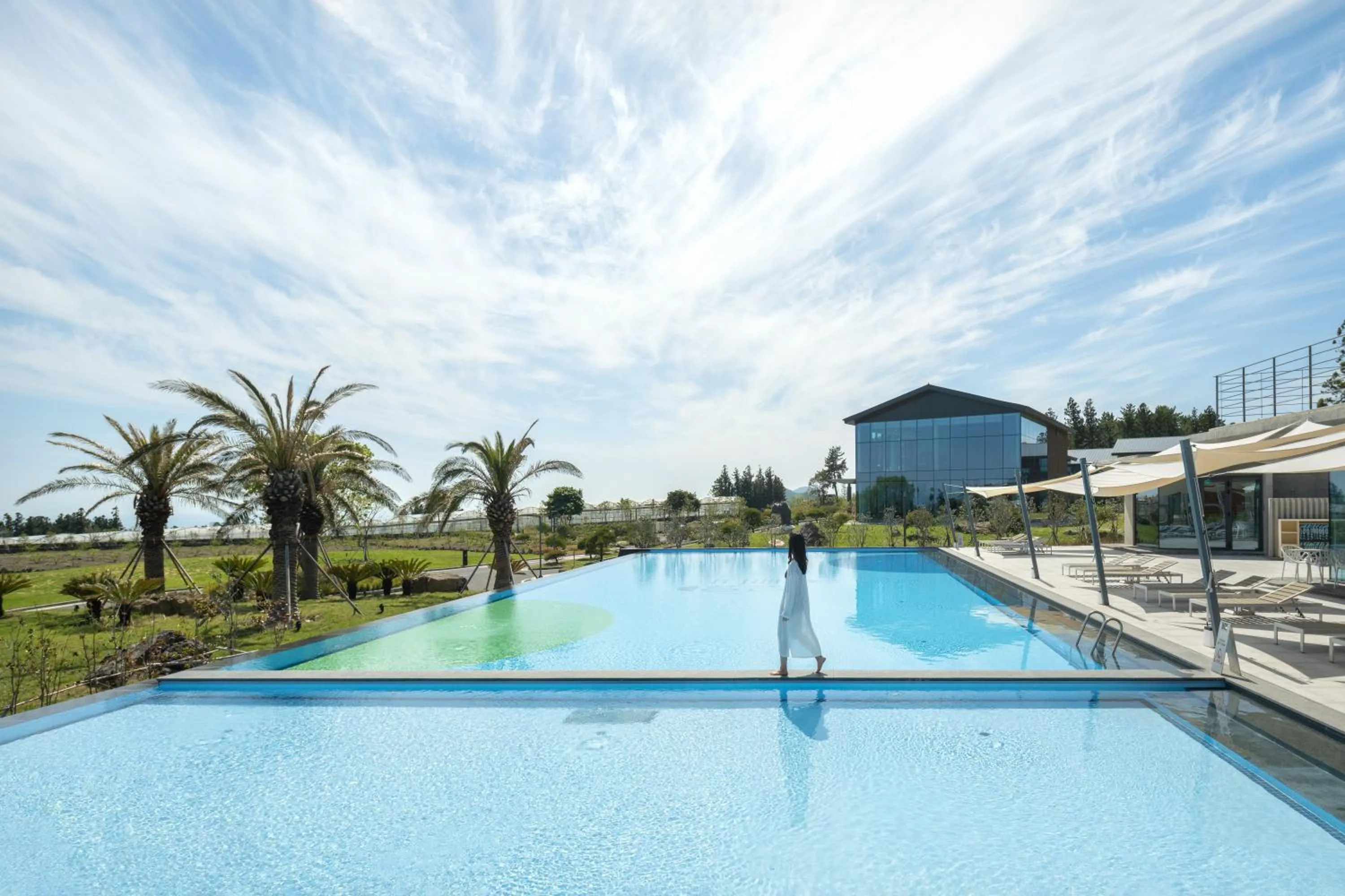 Swimming pool in Yakmaeul