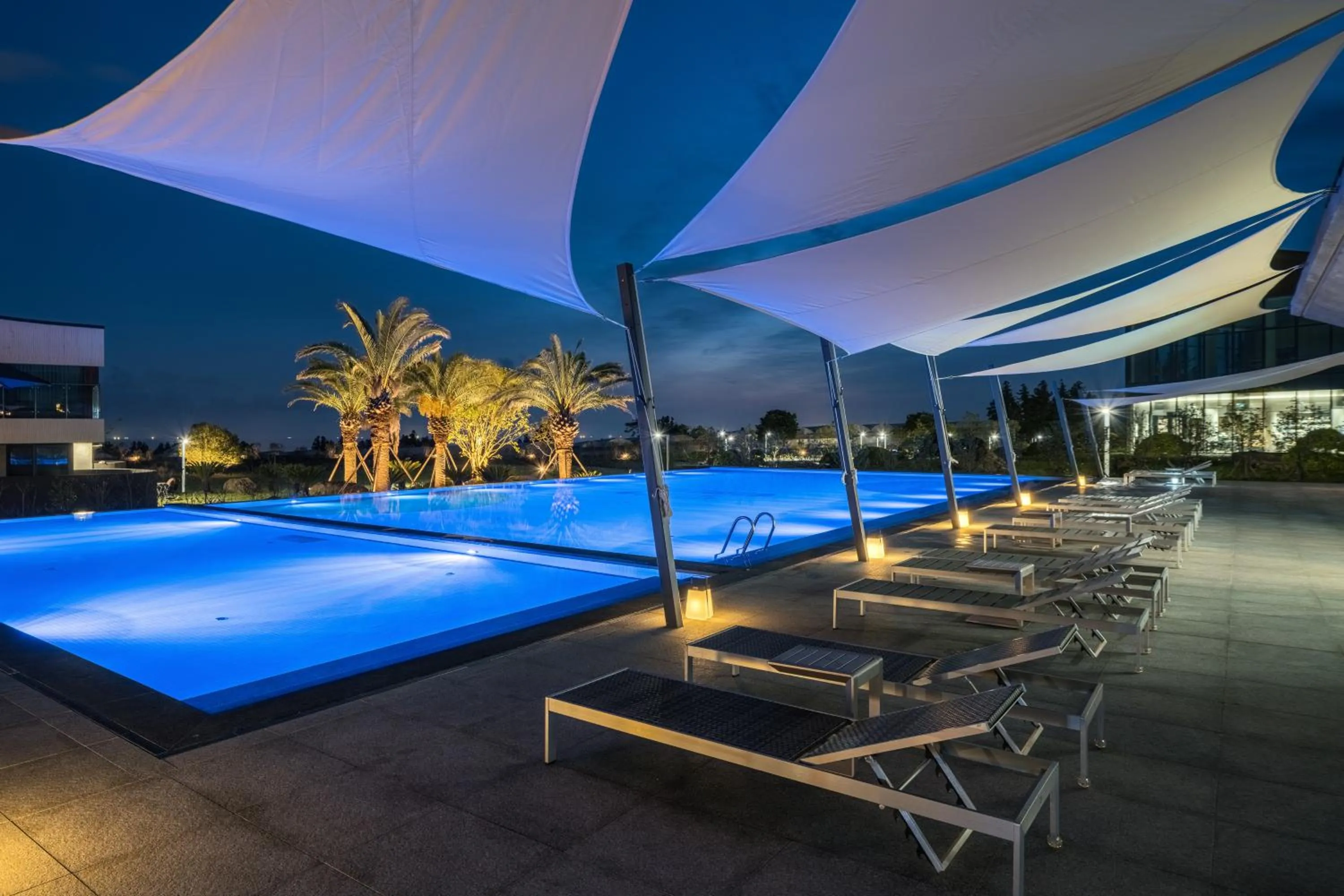 Swimming pool in Yakmaeul