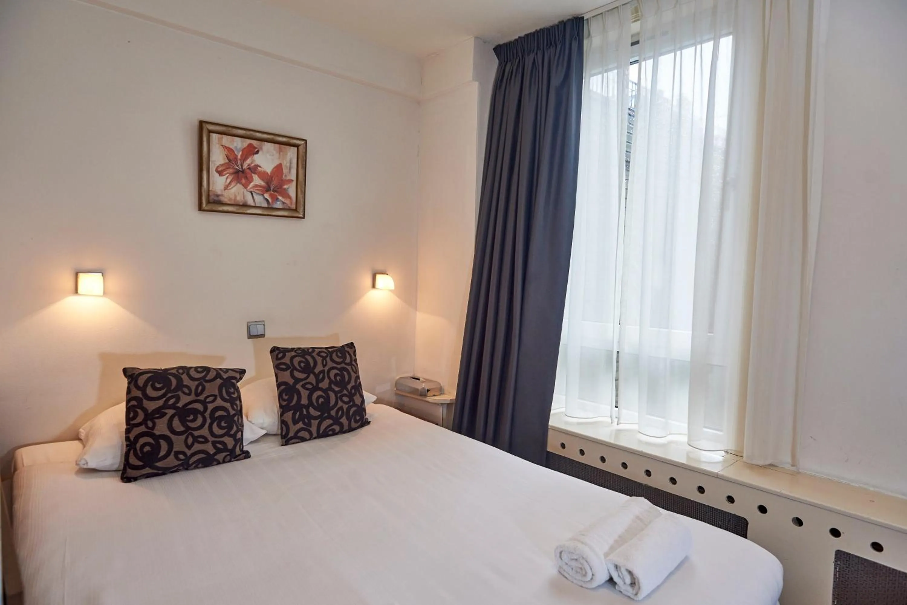 Bedroom, Bed in ITC Hotel