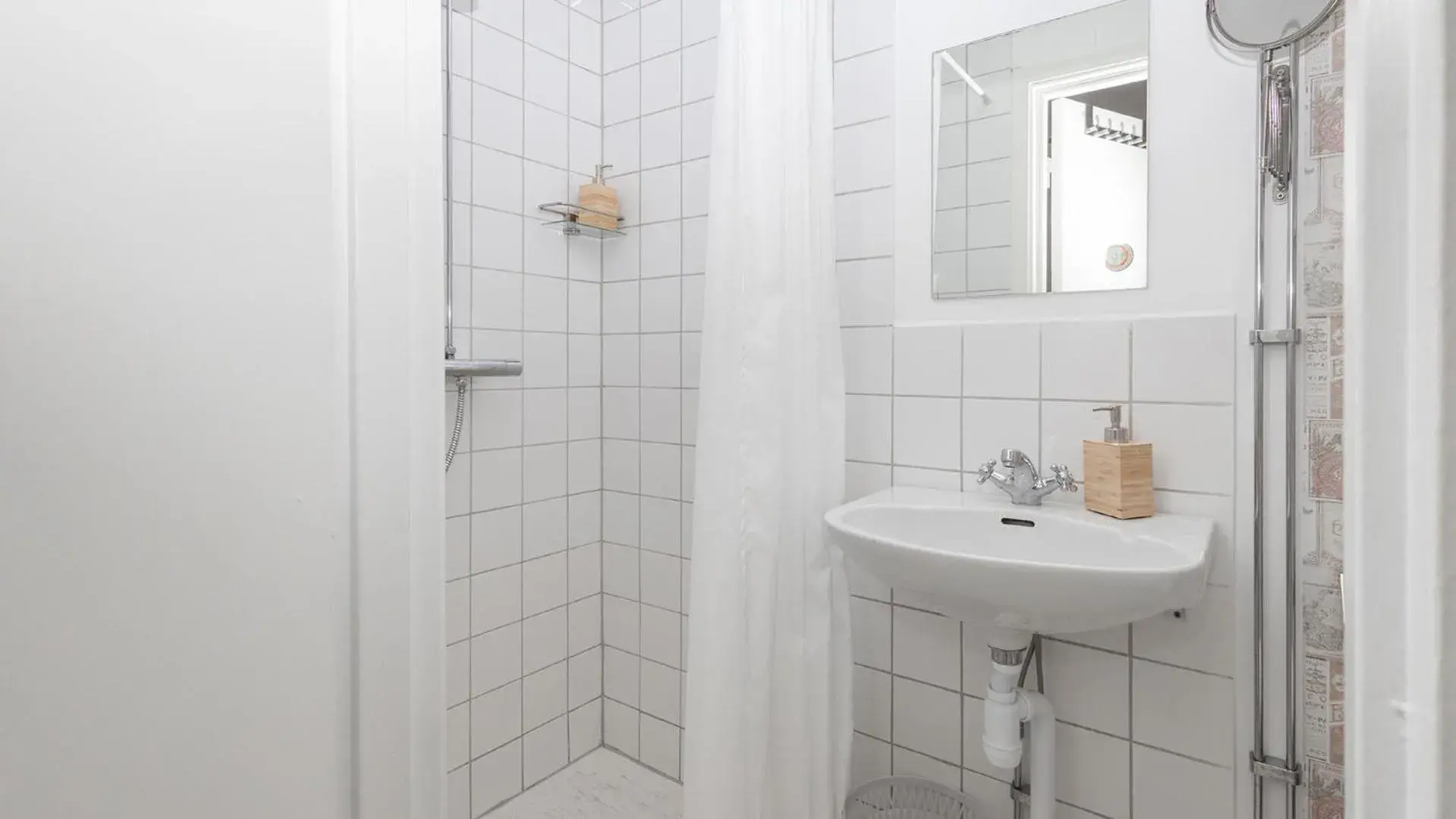 Queen Room (55 in bed) - single occupancy in Mormors Pensionat Strandhagen Queen Room (55 in bed) - single occupancy in Mormors Pensionat Strandhagen