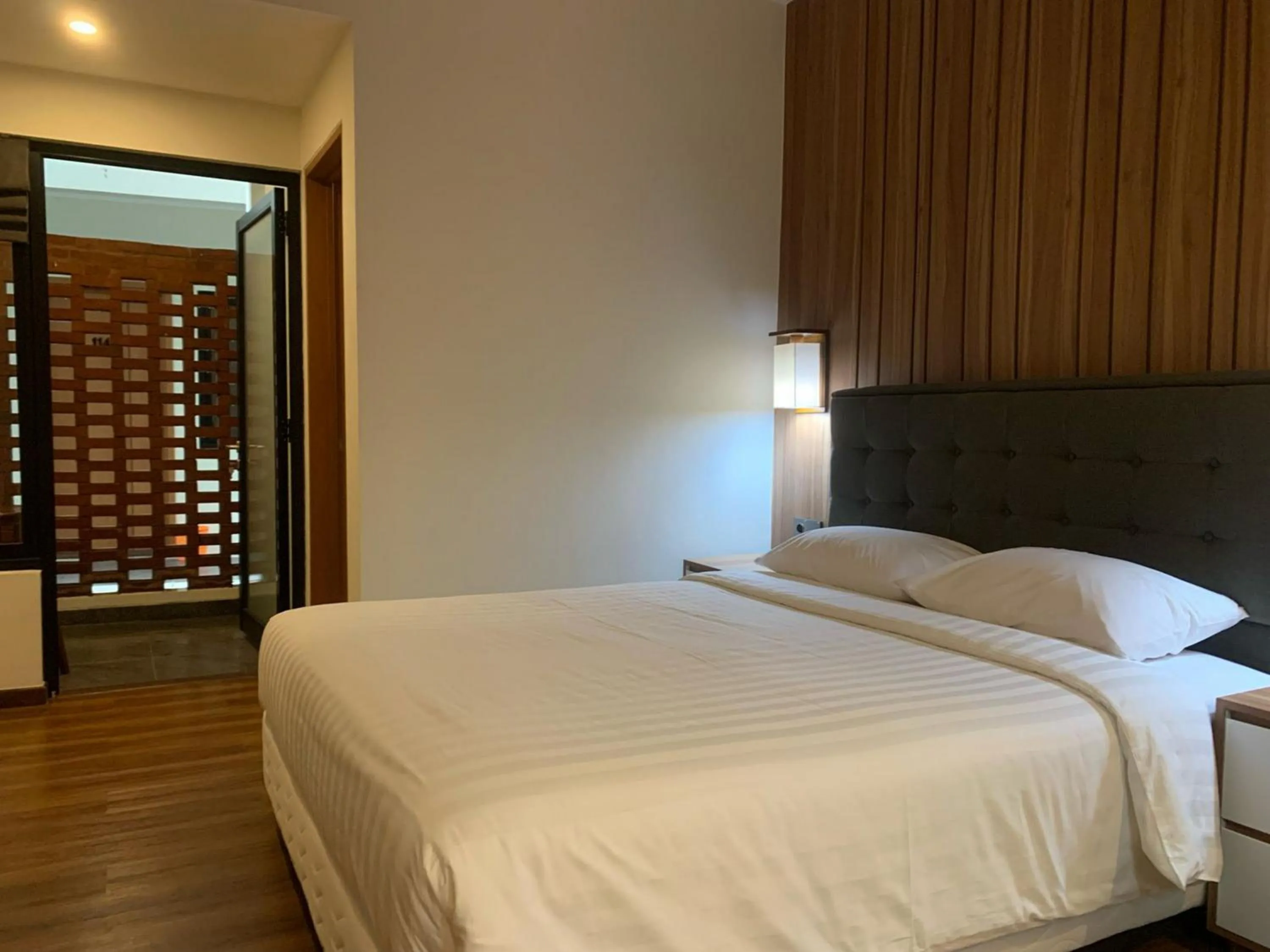 Bed in Urbanview Hotel Nardis Living near UMY