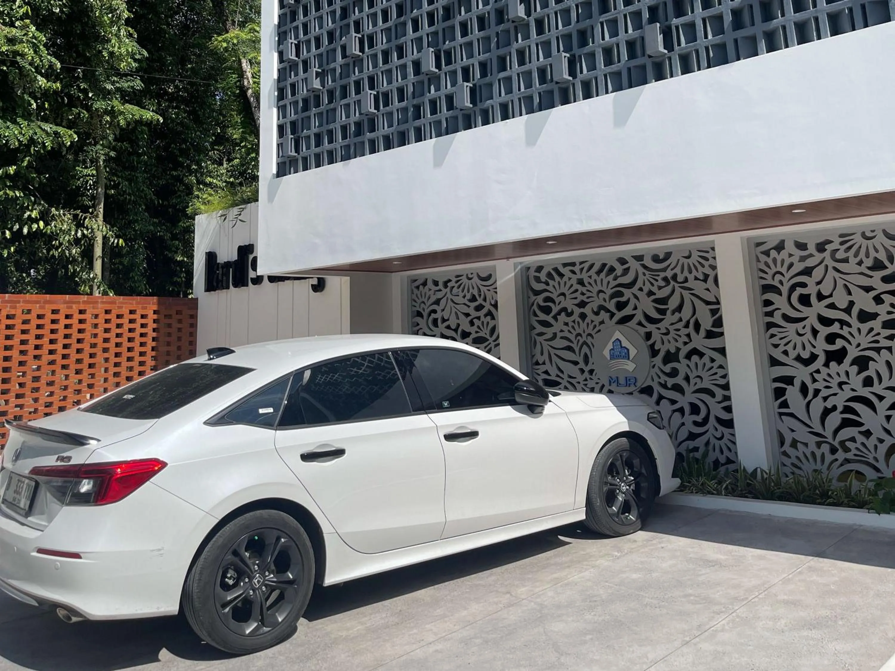 Parking in Urbanview Hotel Nardis Living near UMY