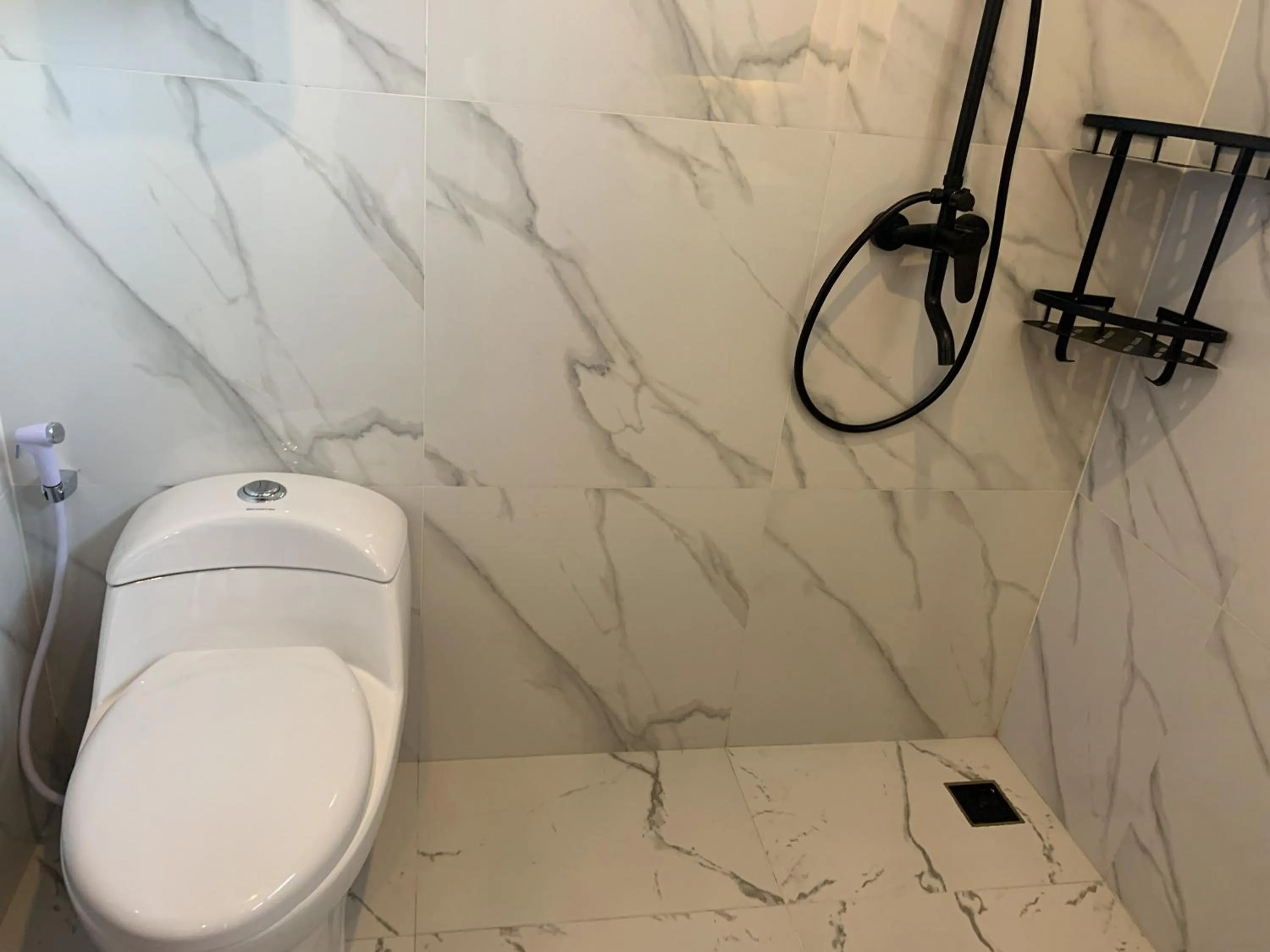 Bathroom in Urbanview Hotel Nardis Living near UMY