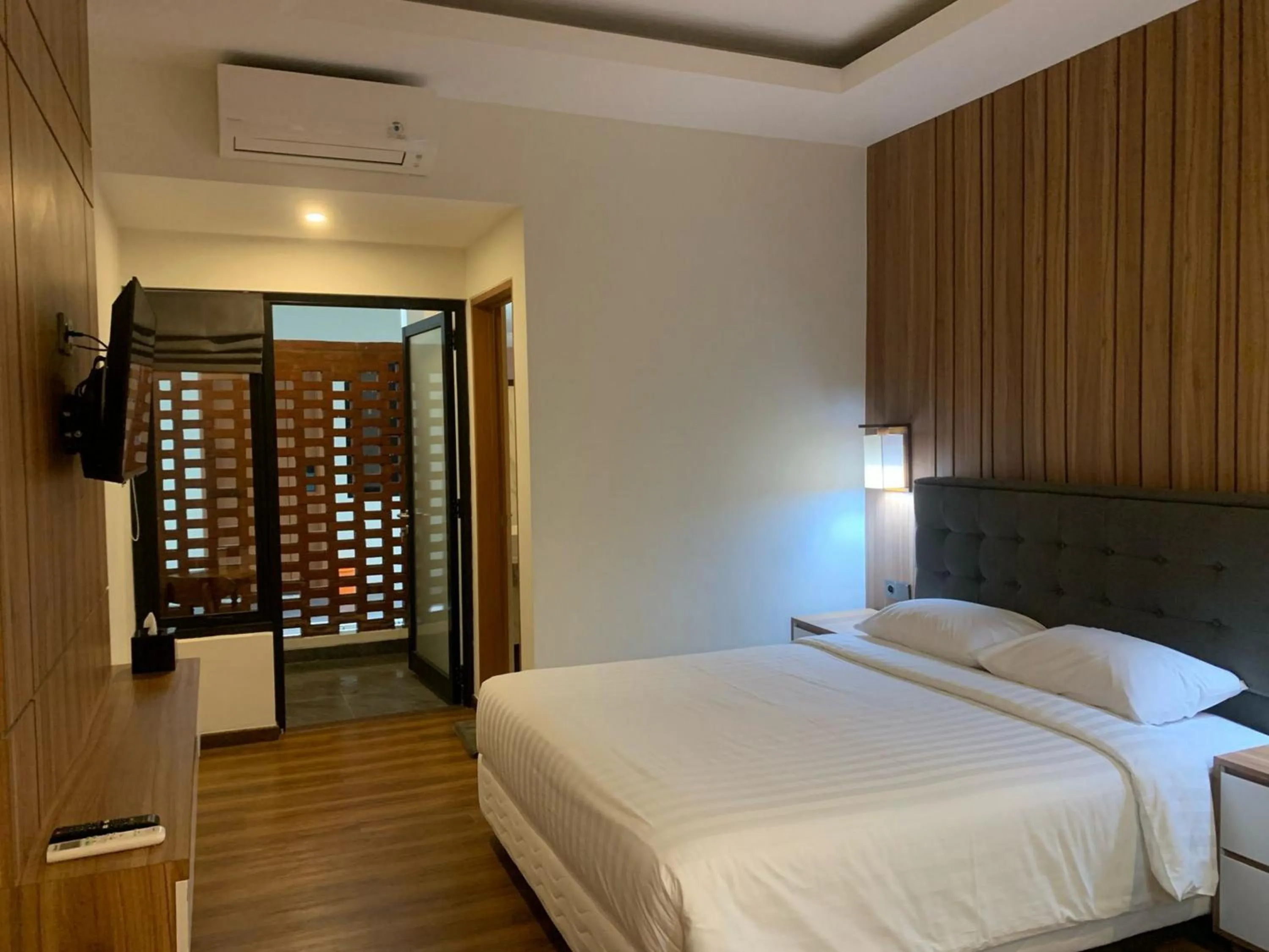 Bed in Urbanview Hotel Nardis Living near UMY