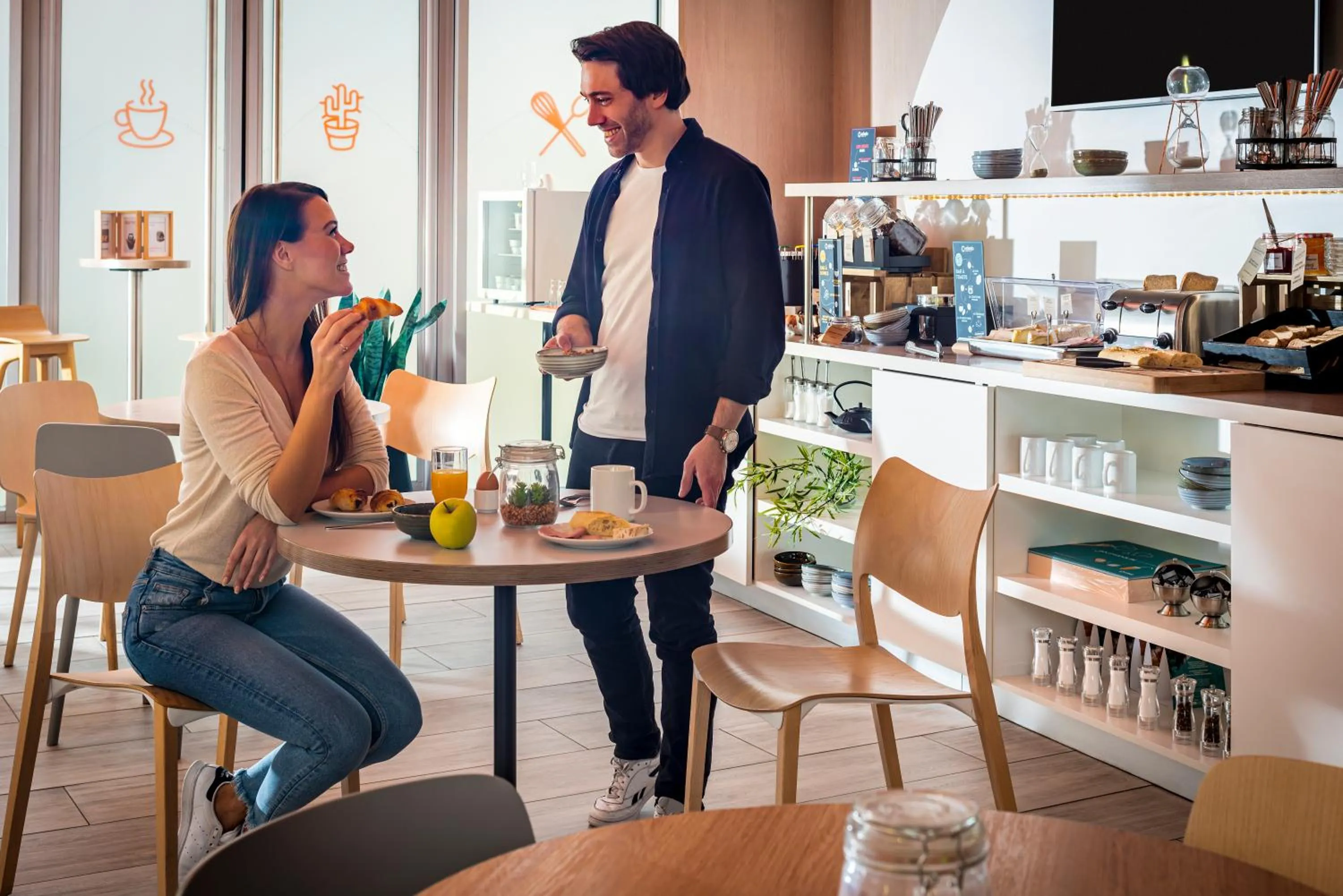 People in Aparthotel Adagio Access Paris Massy Gare