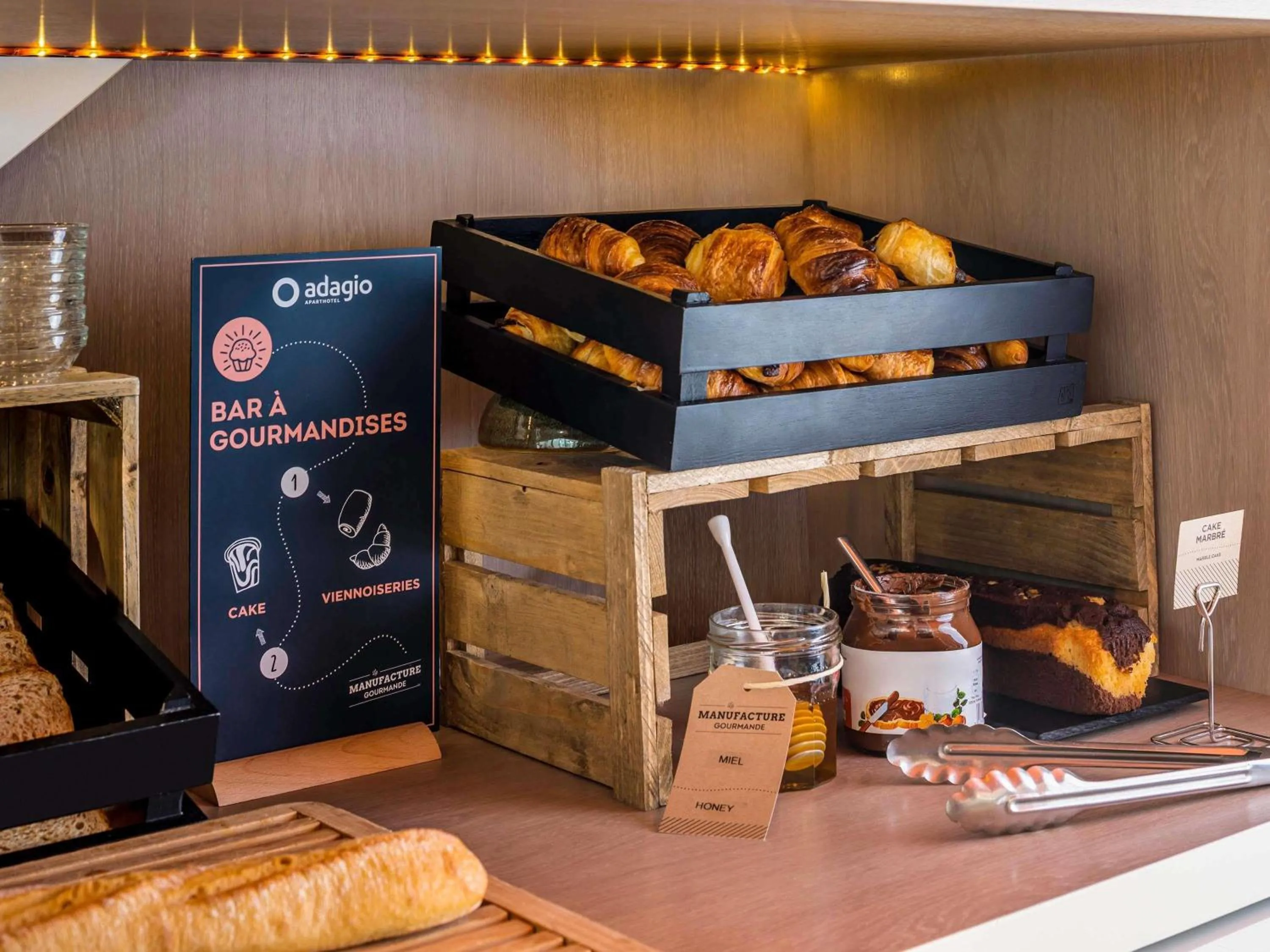 Breakfast in Aparthotel Adagio Access Paris Massy Gare