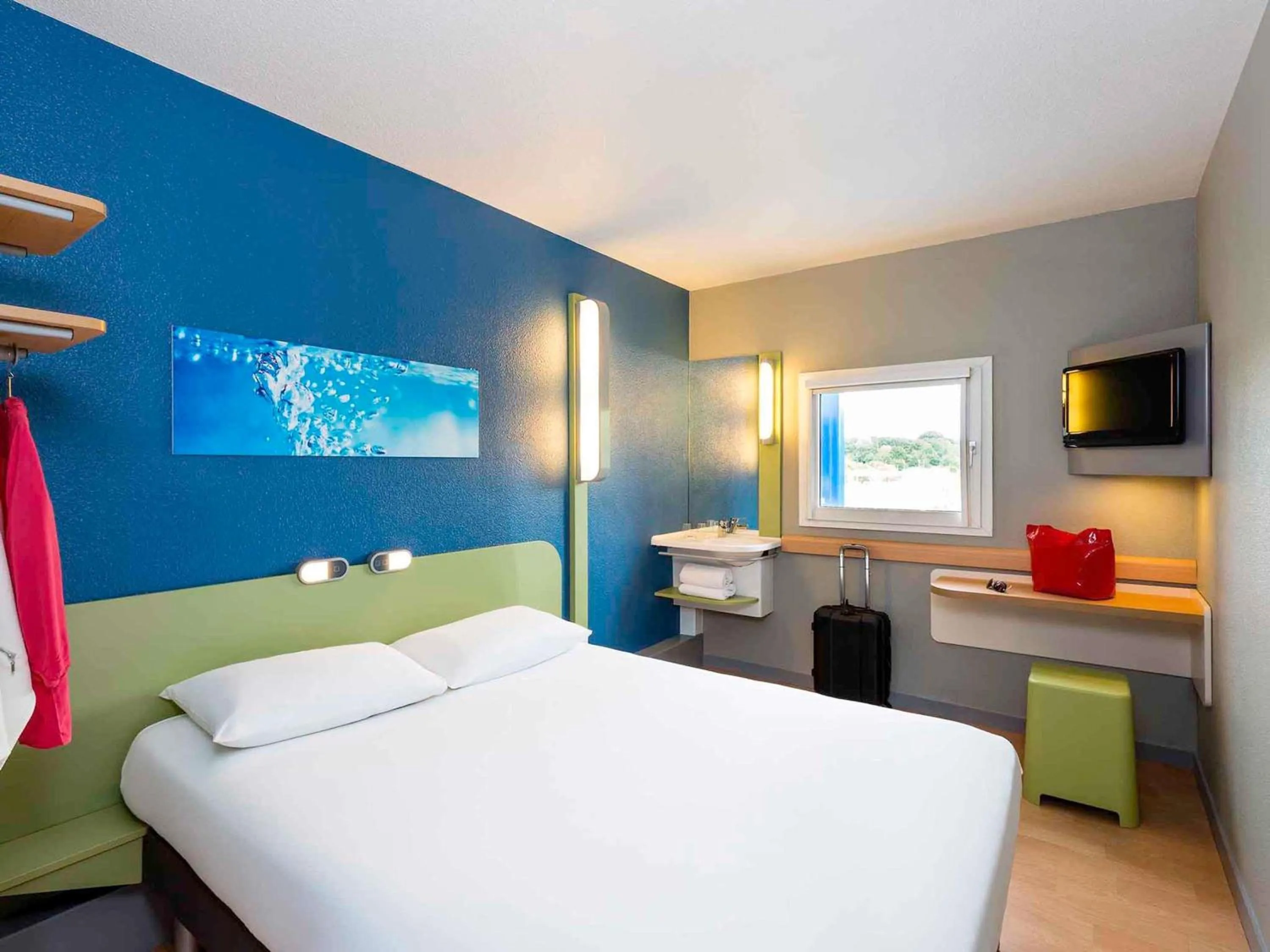 Bedroom, Bed in Ibis Budget Angers Parc des Expositions