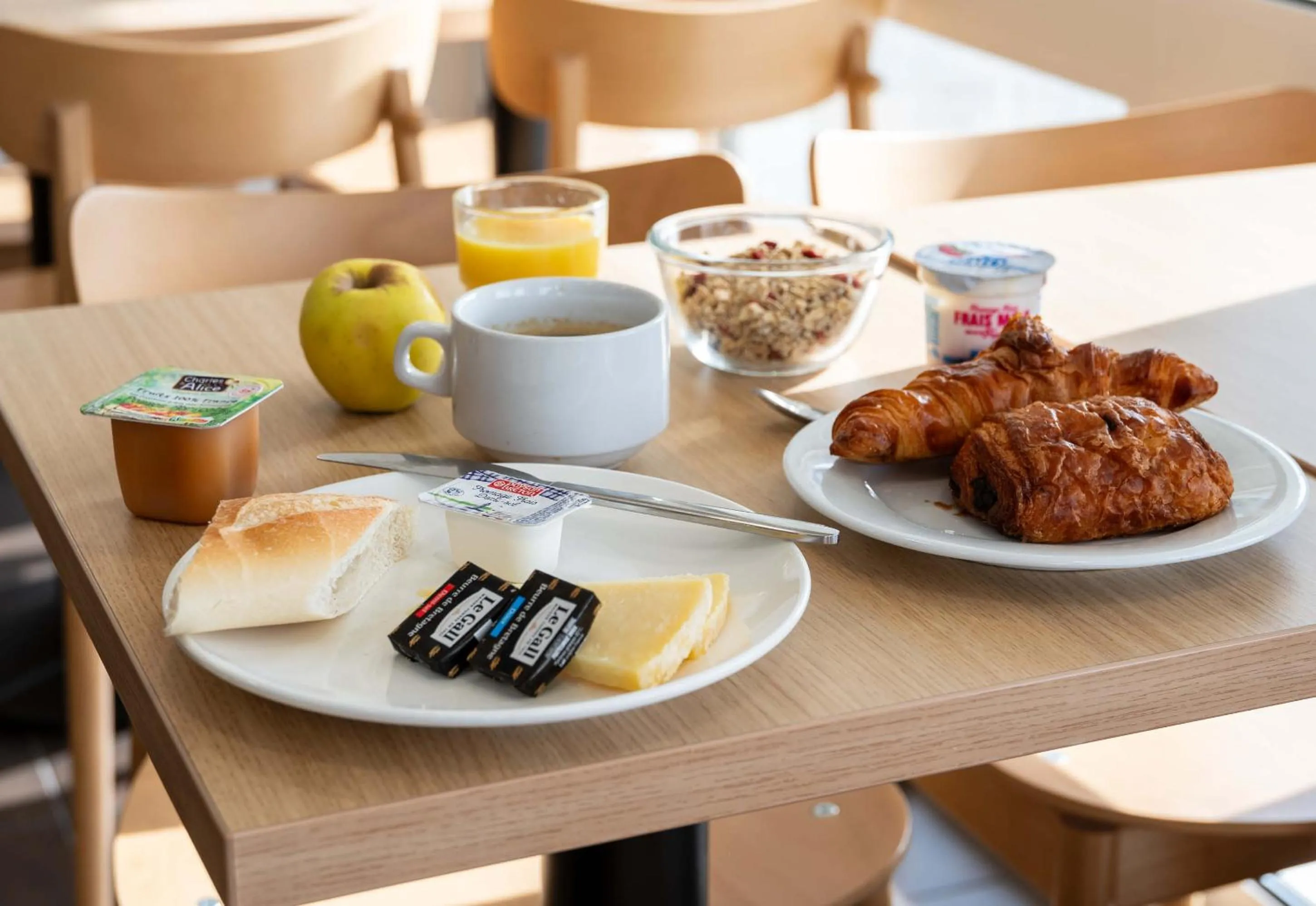 Breakfast in B&B HOTEL Calais Terminal Cité Europe 2 étoiles