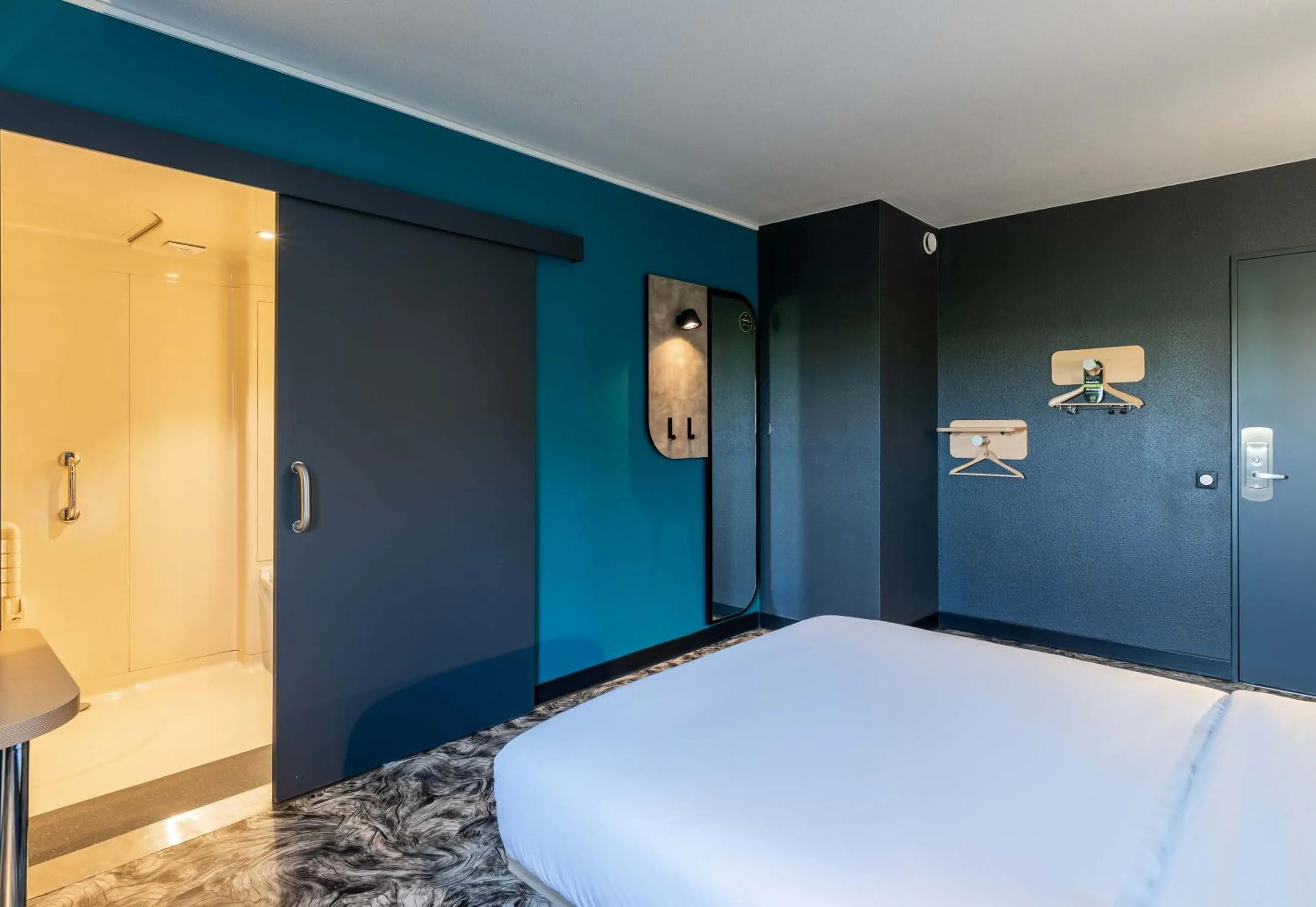 Bedroom, Bed in B&B HOTEL Calais Terminal Cité Europe 2 étoiles