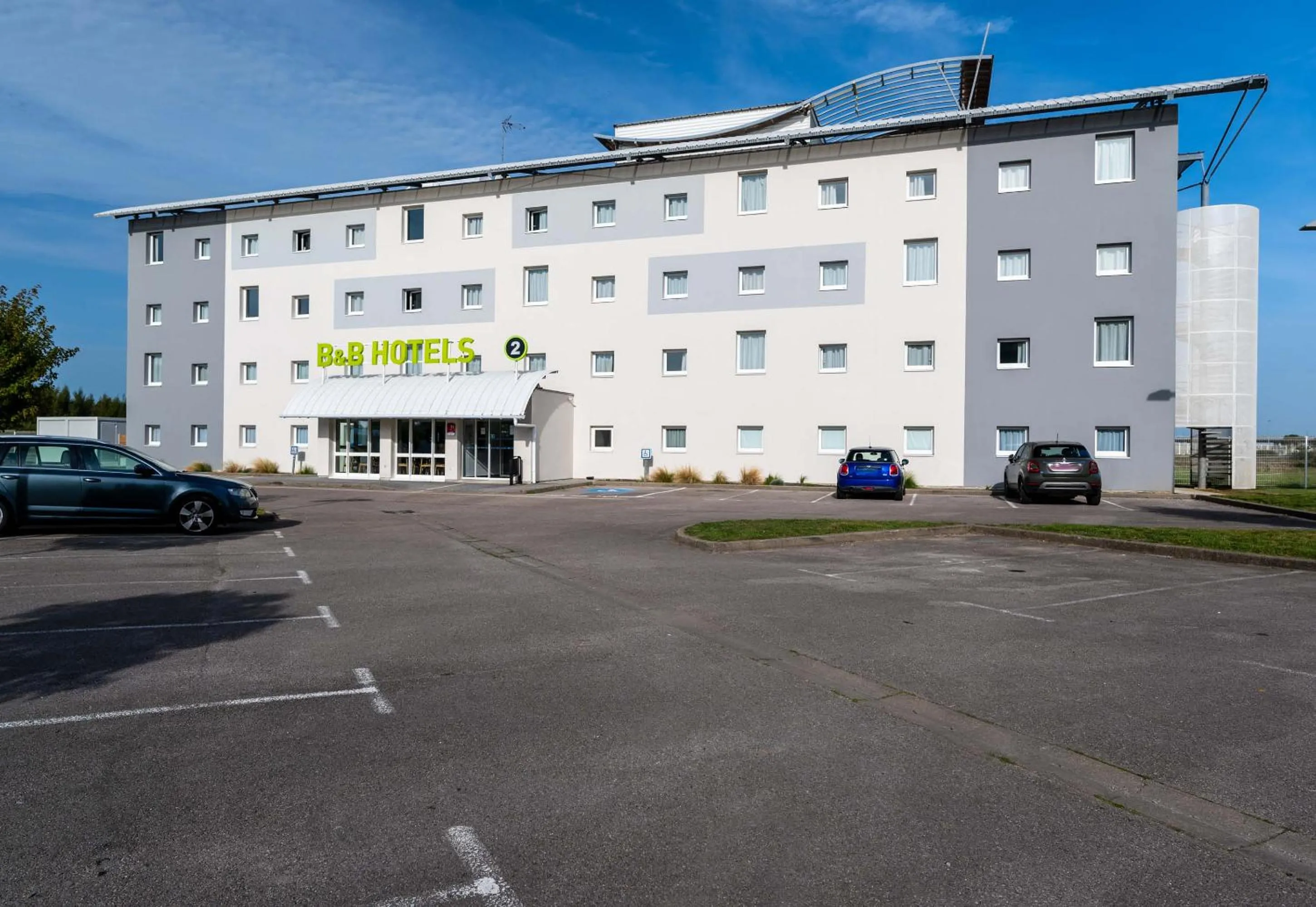 Property building in B&B HOTEL Calais Terminal Cité Europe 2 étoiles