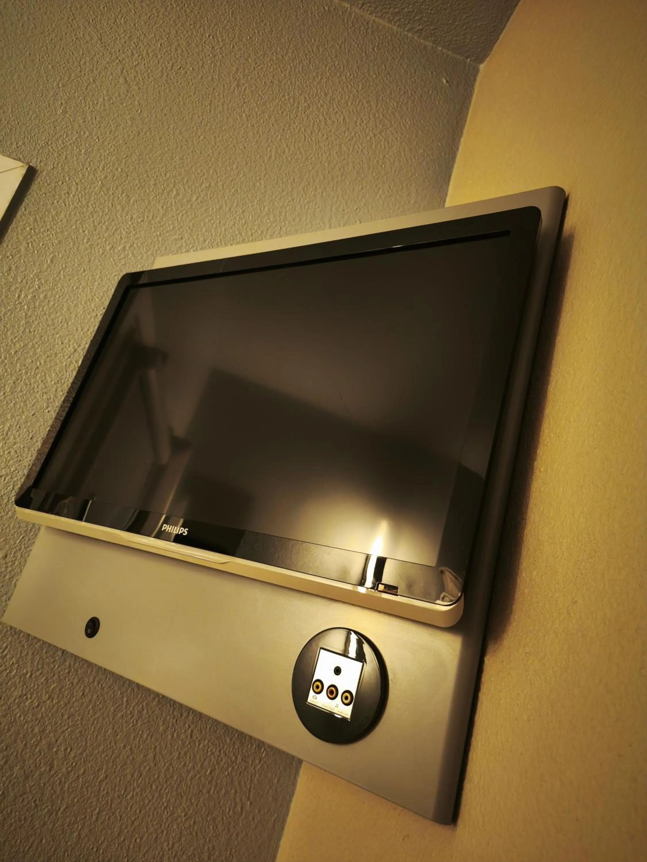 TV and multimedia in ibis budget L'Isle Adam