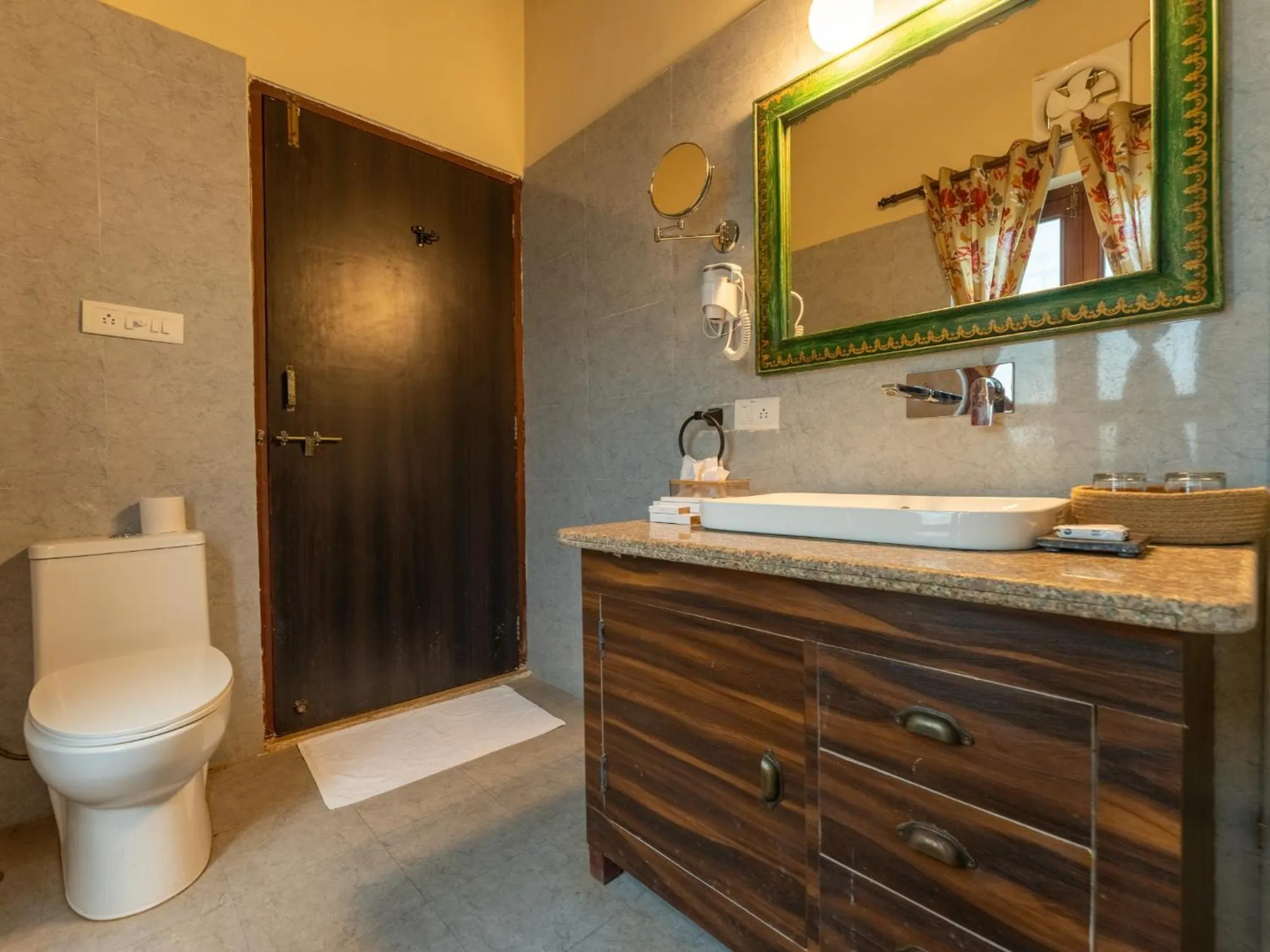 Toilet in Moustache Ranthambore Luxuria