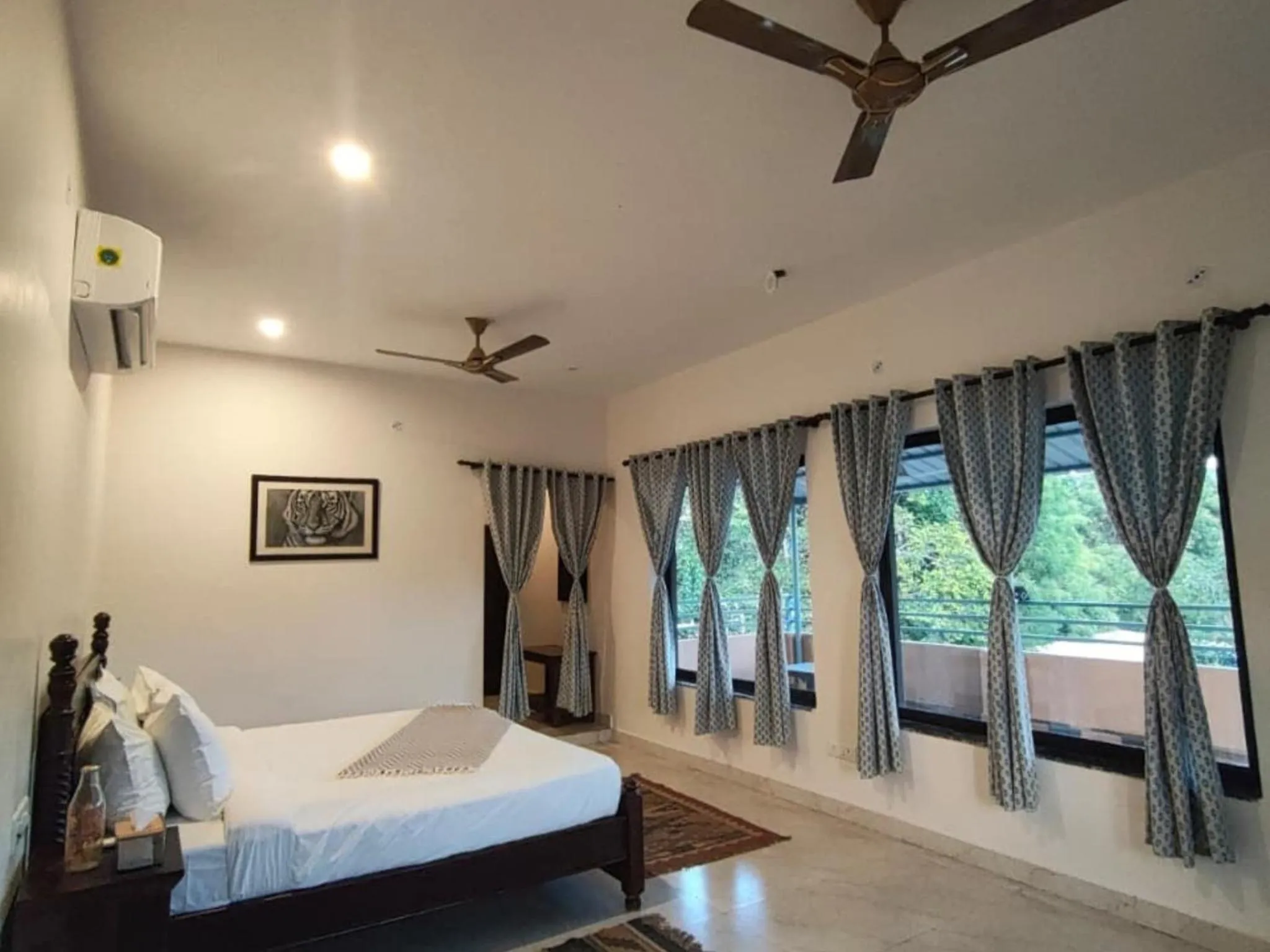 Photo of the whole room, Bed in Moustache Ranthambore Luxuria
