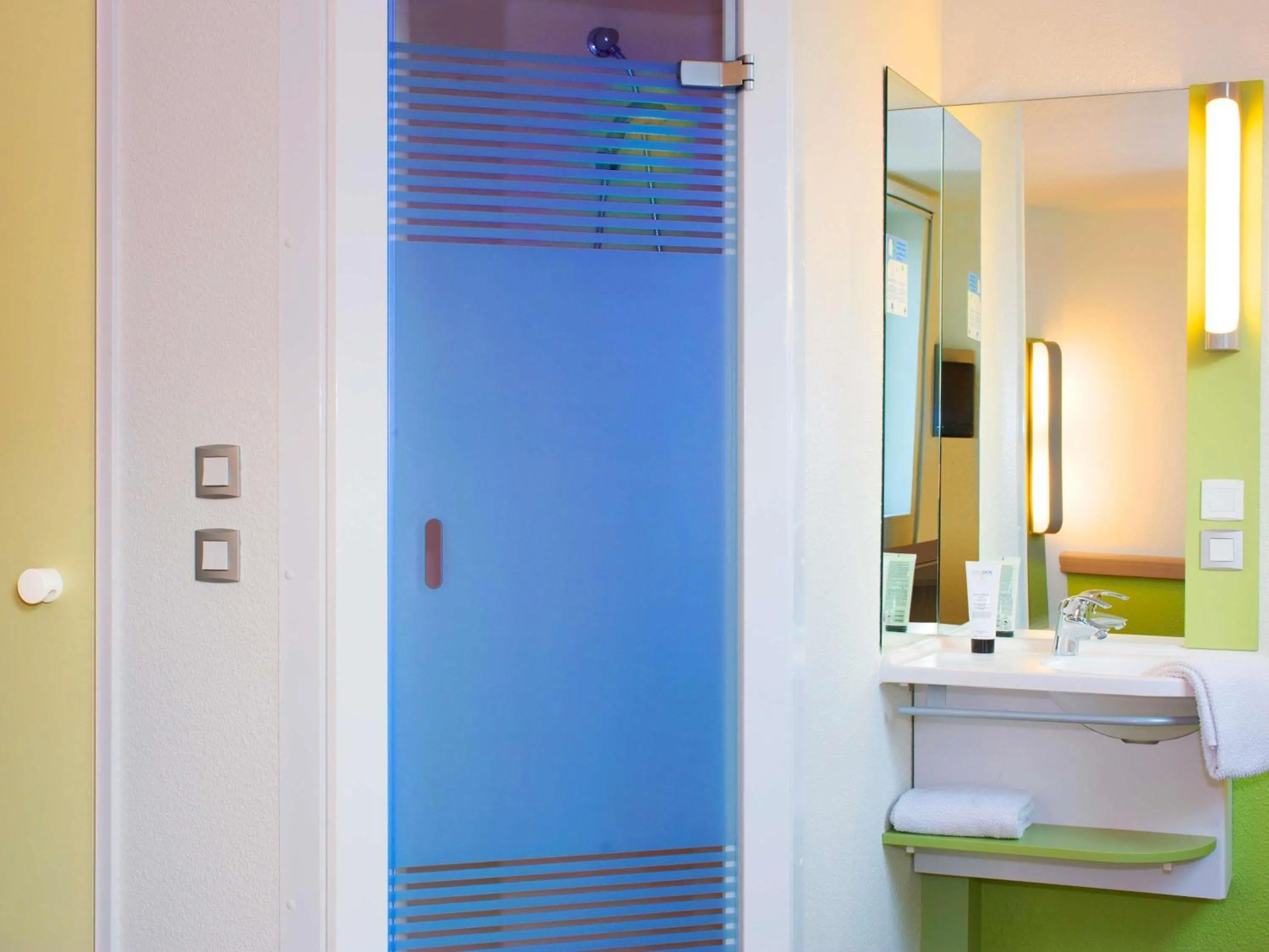 Bedroom in ibis budget Zurich Airport